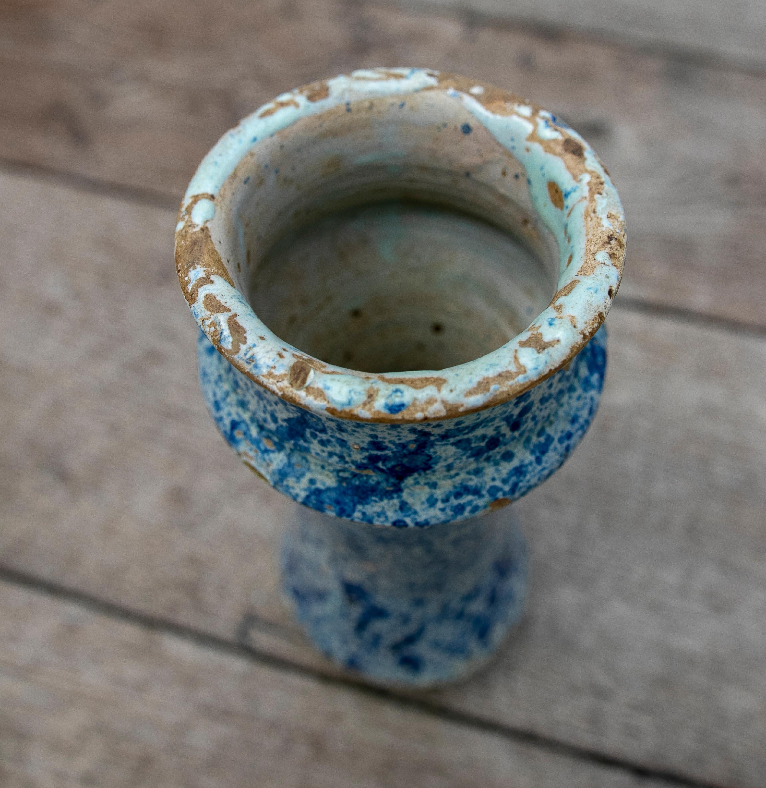 17th Century Spanish Talavera Pharmacy Jar in Blue Glazed Ceramic For Sale 3