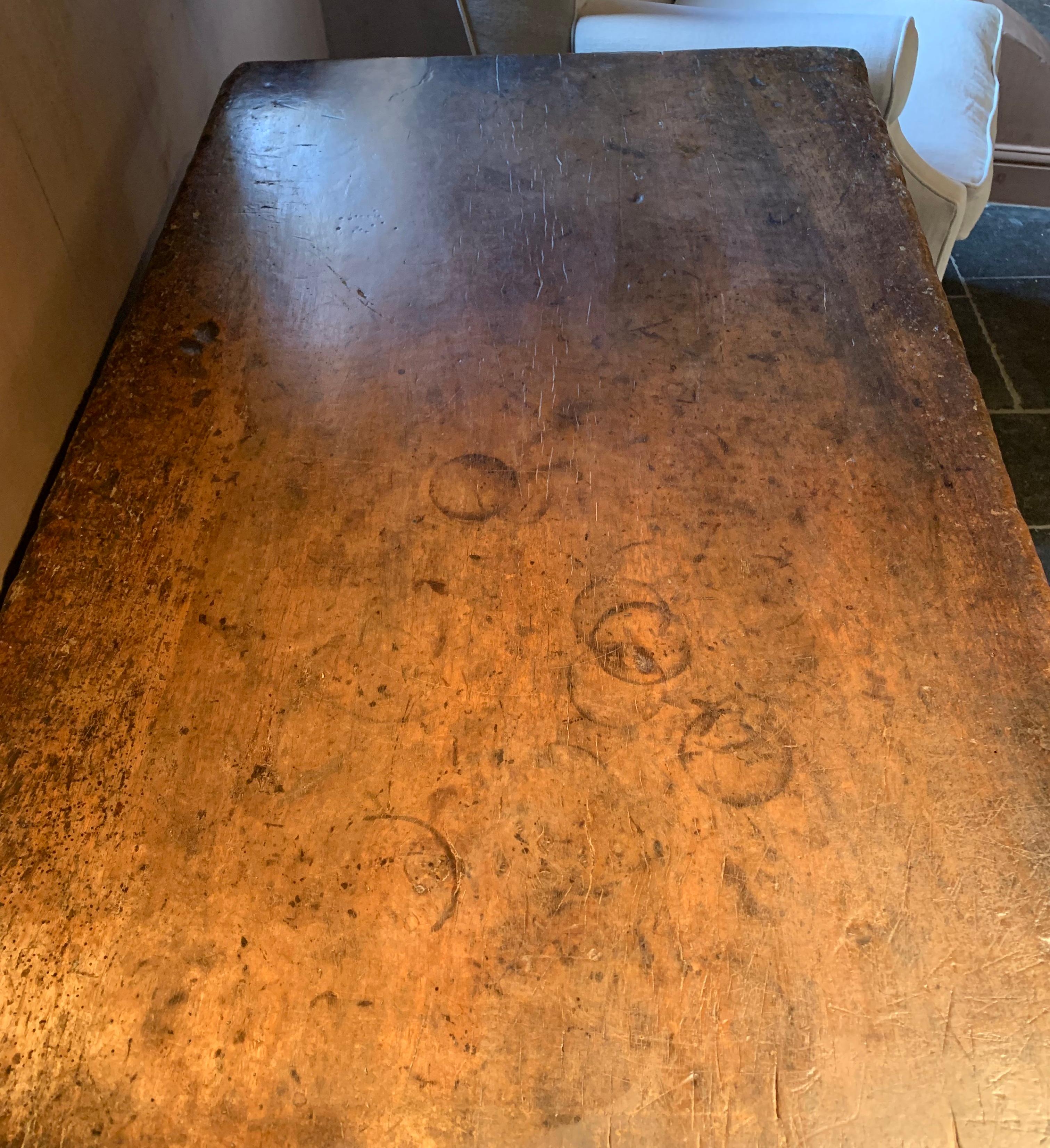 17th Century Spanish Trestle Table In Good Condition In Vosselaar, BE
