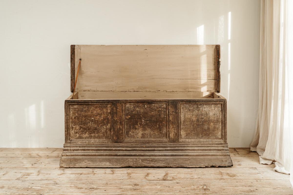 17th century Spanish trunk/chest  4