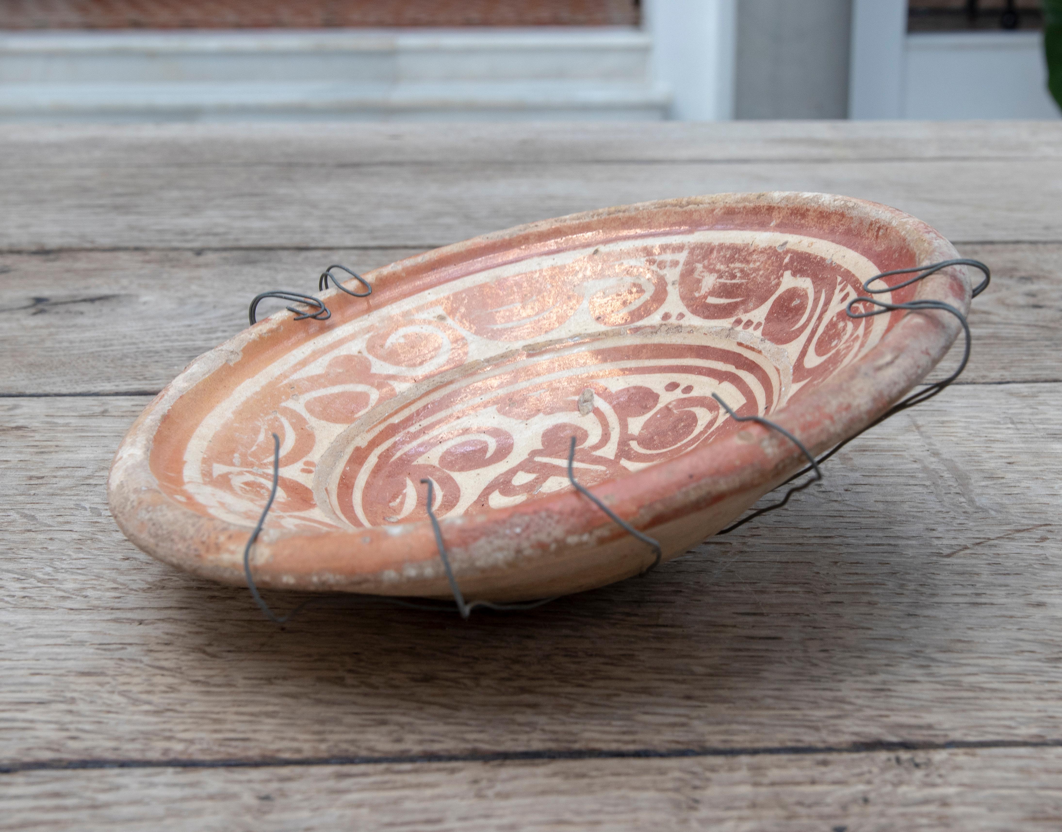 Spanischer Valencian Manises-Lüstergeschirr-Keramikteller aus dem 17. Jahrhundert im Angebot 7