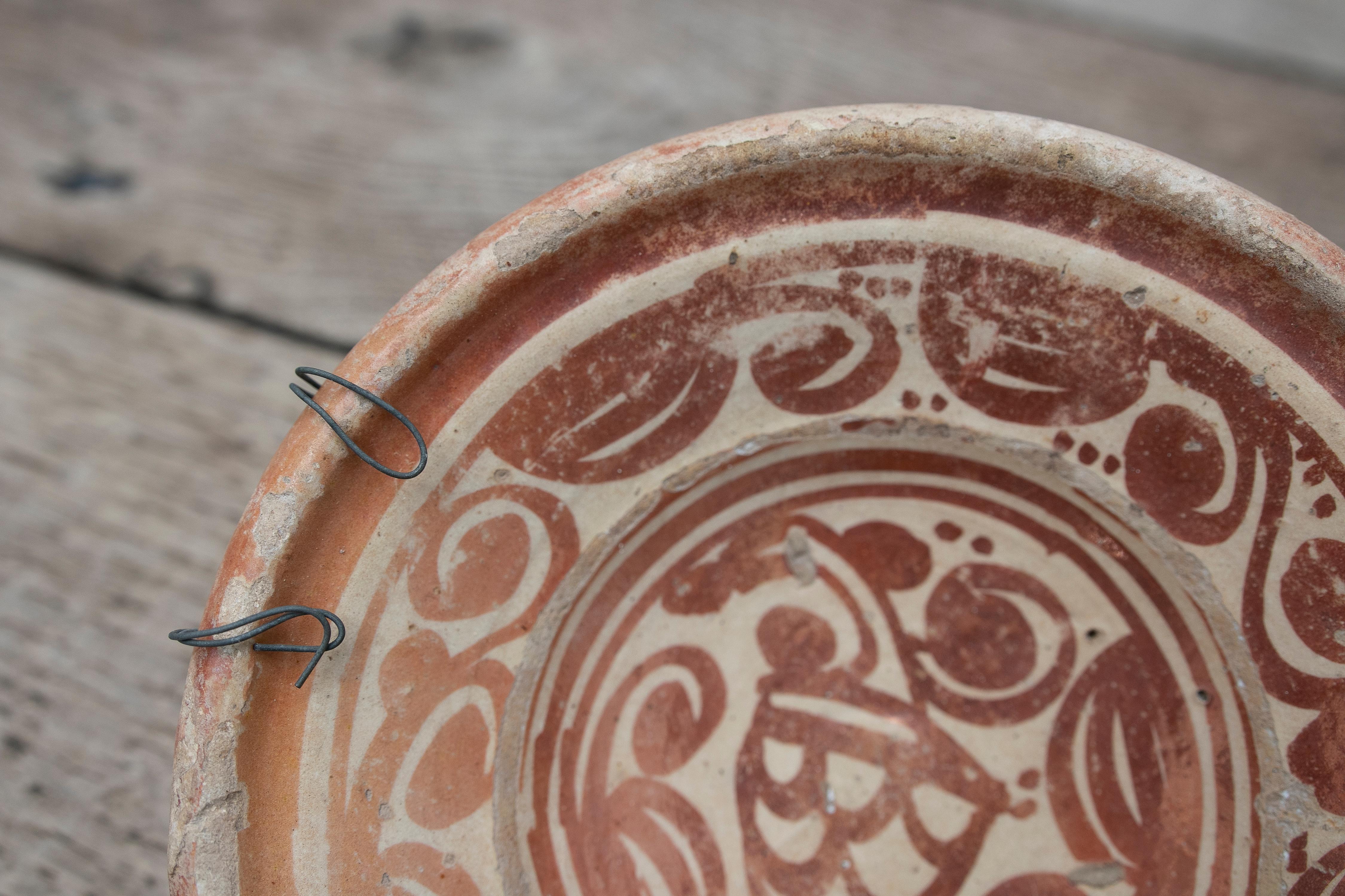 Spanischer Valencian Manises-Lüstergeschirr-Keramikteller aus dem 17. Jahrhundert im Zustand „Gut“ im Angebot in Marbella, ES