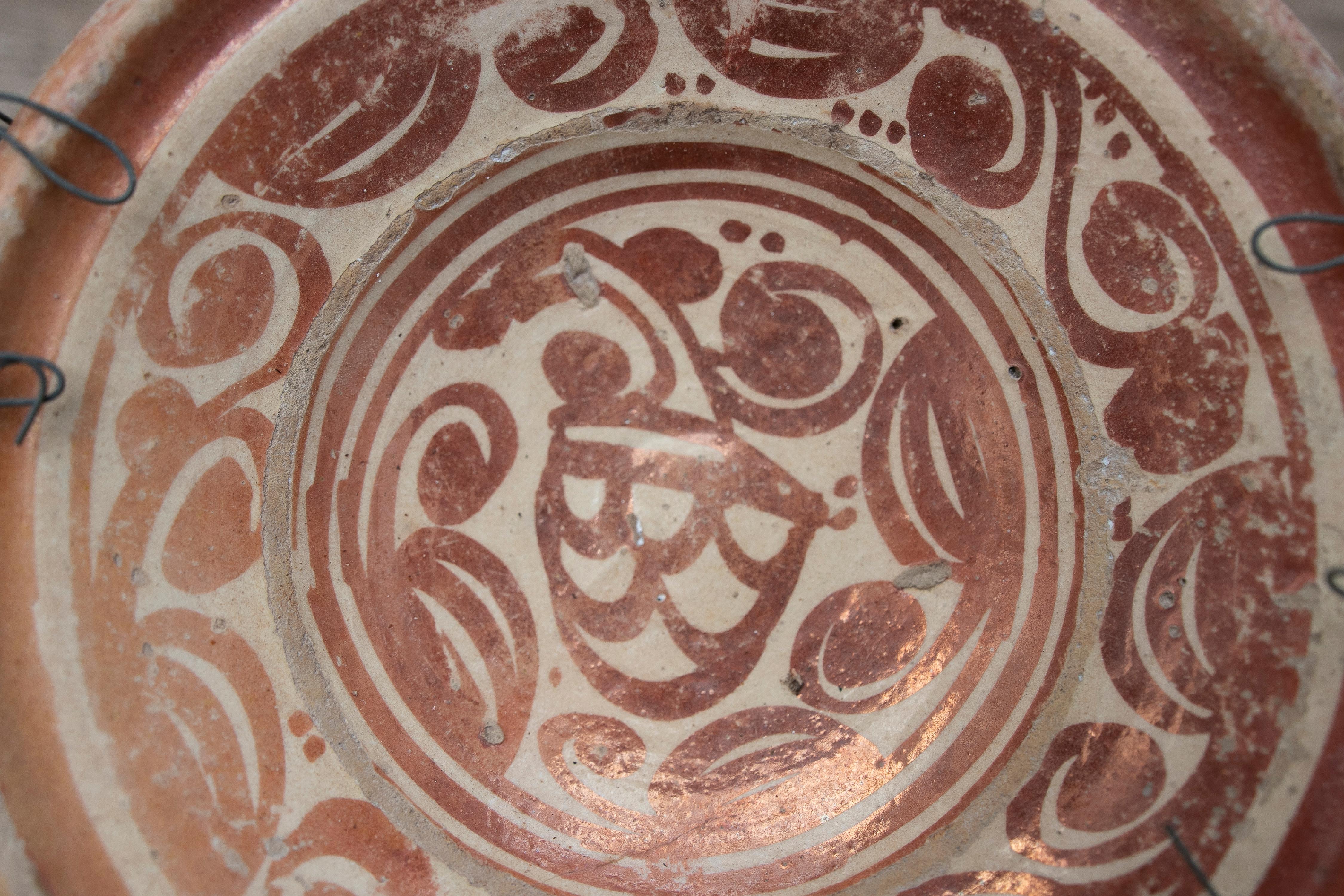 Spanischer Valencian Manises-Lüstergeschirr-Keramikteller aus dem 17. Jahrhundert im Angebot 1