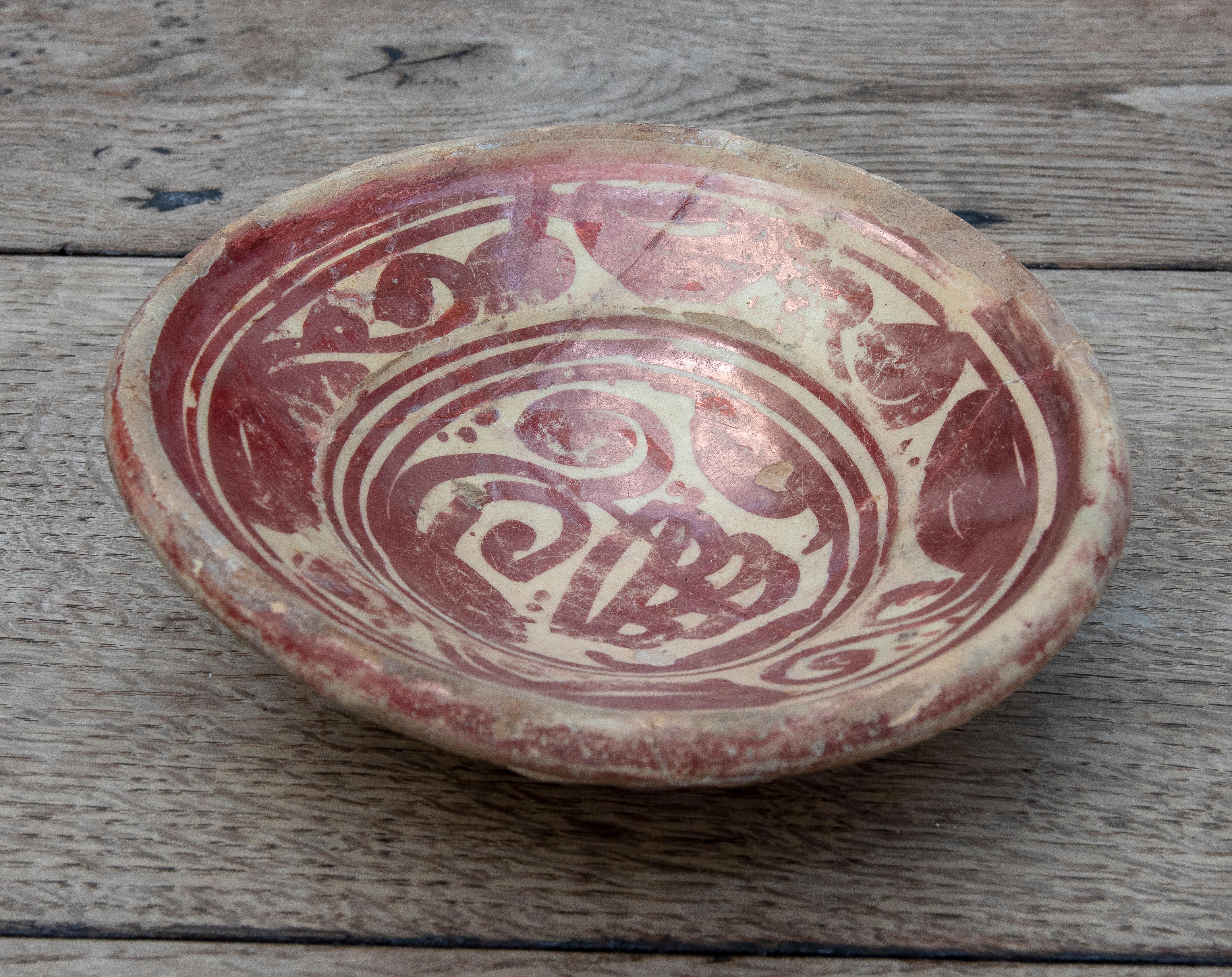 Spanischer Valencianischer Kaminsims-Keramikteller aus dem 17. Jahrhundert (18. Jahrhundert und früher) im Angebot