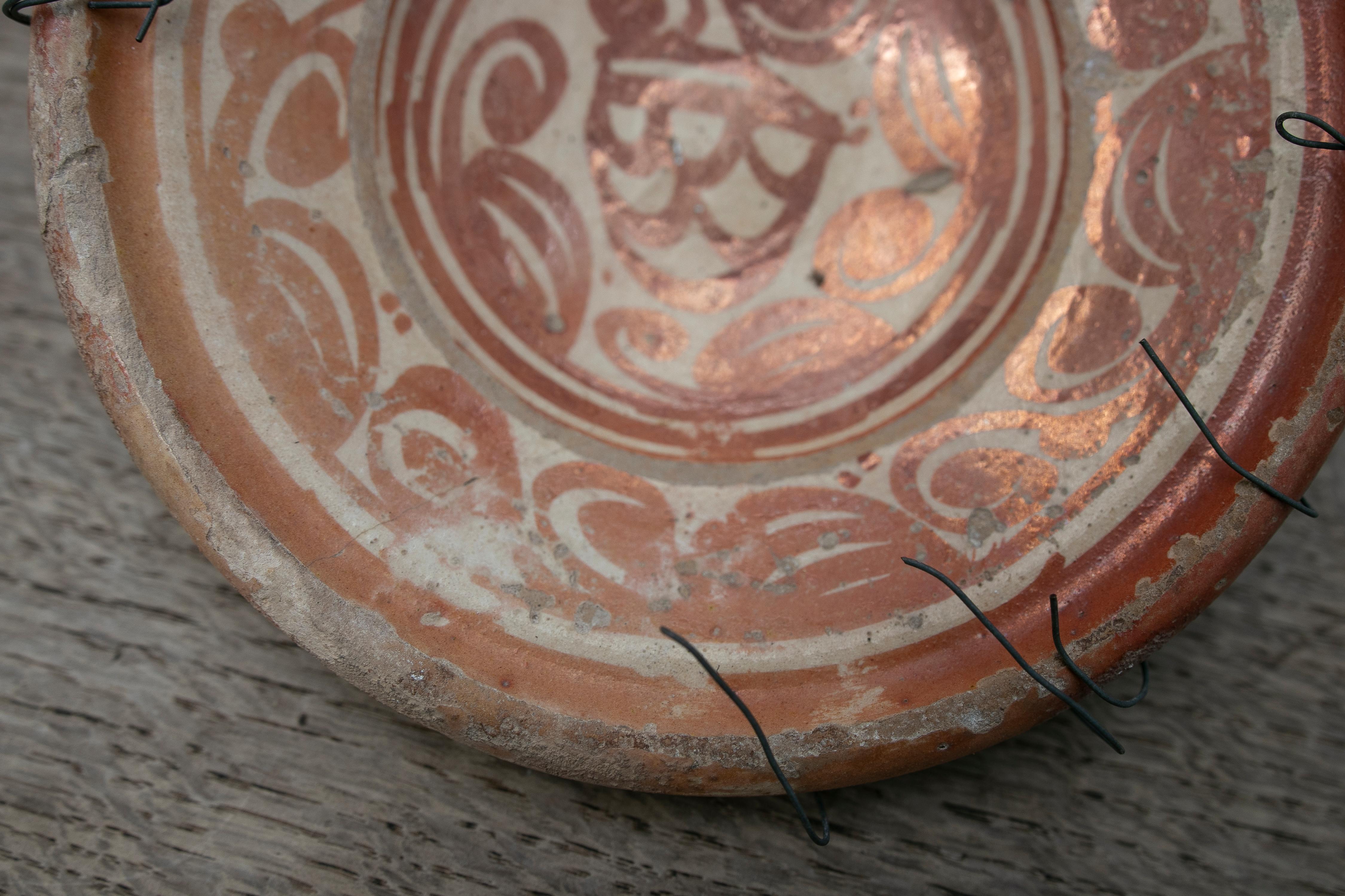 Spanischer Valencian Manises-Lüstergeschirr-Keramikteller aus dem 17. Jahrhundert im Angebot 3