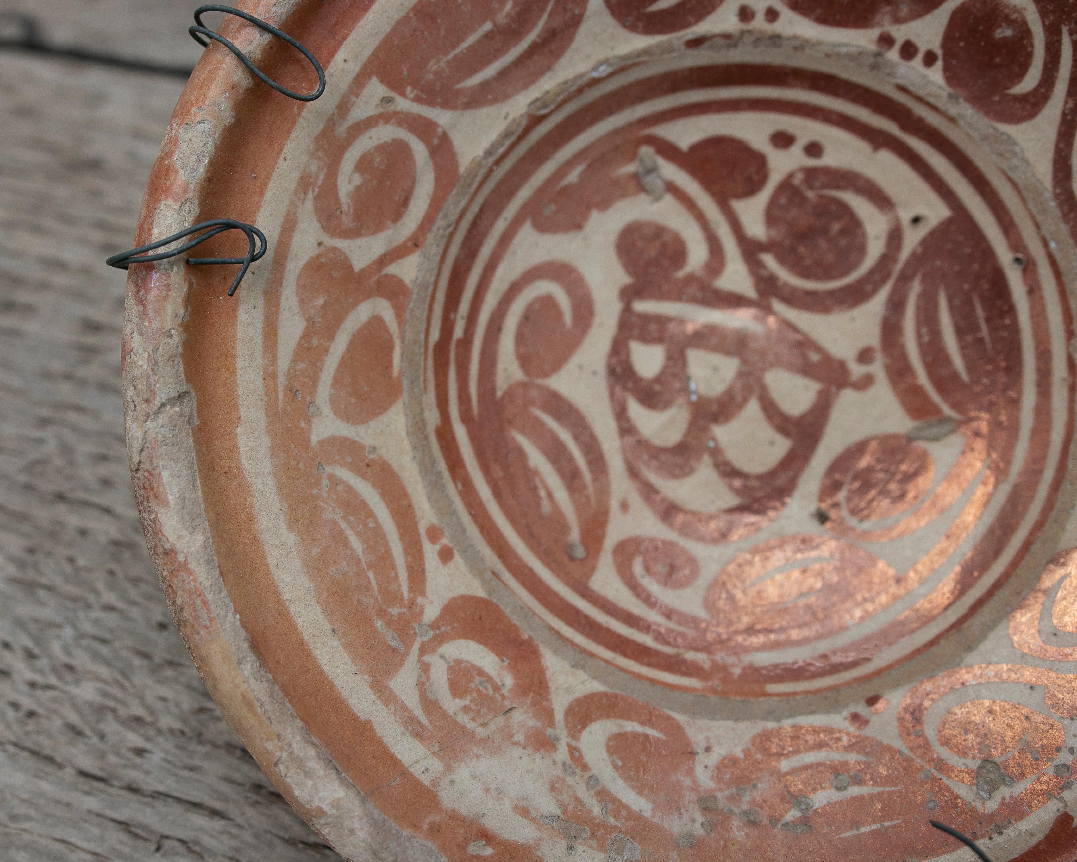 Spanischer Valencian Manises-Lüstergeschirr-Keramikteller aus dem 17. Jahrhundert im Angebot 4
