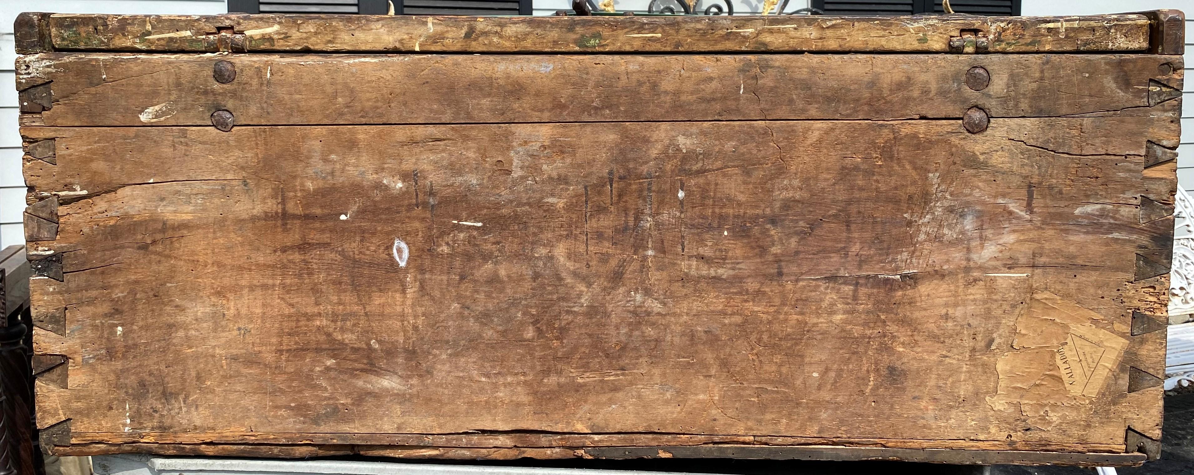 Vargueno spagnolo del XVII secolo con esterno a decoupage su base barocca in vendita 7