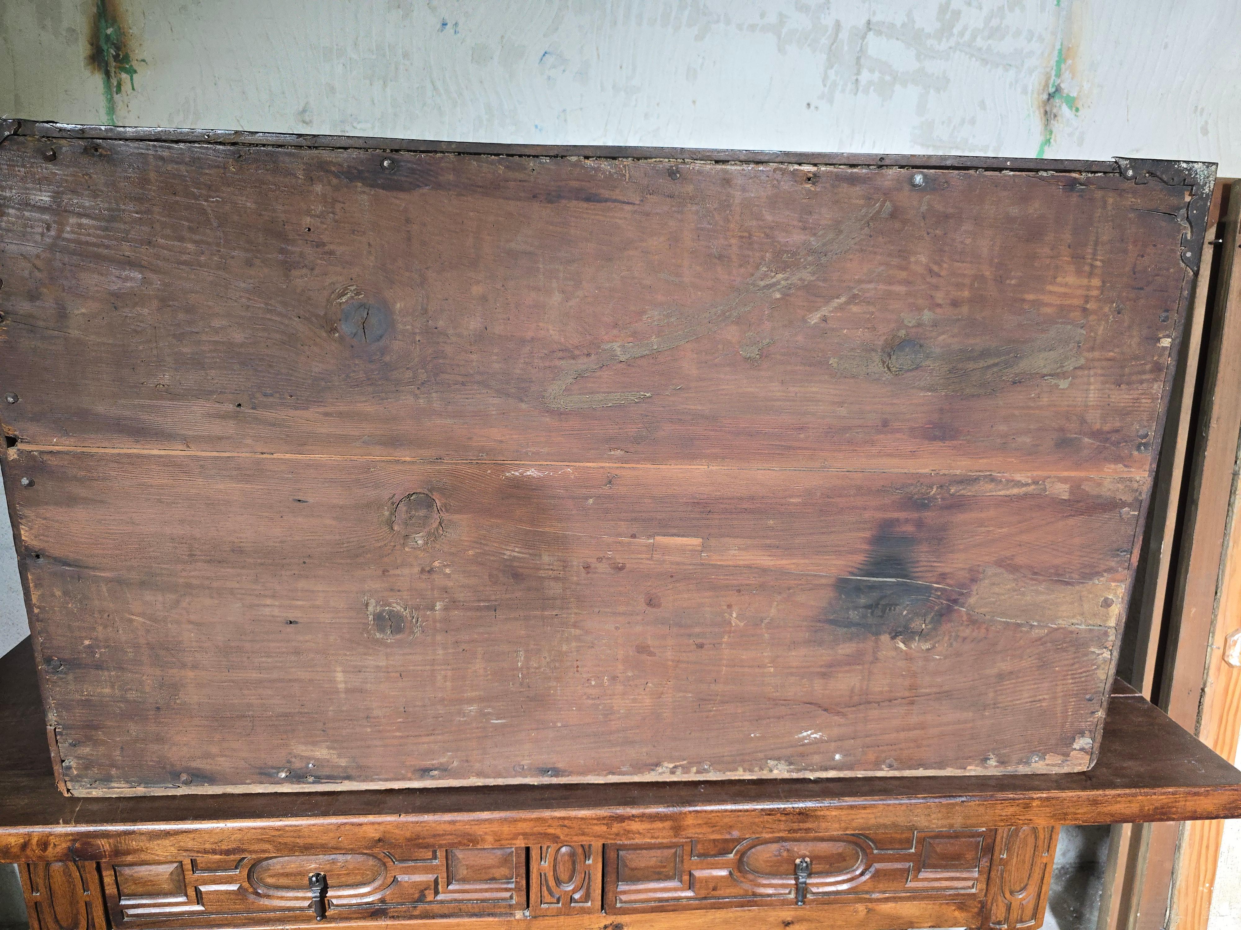 Armadio in legno di noce e legno esotico del XVII secolo con interni intarsiati in vendita 10