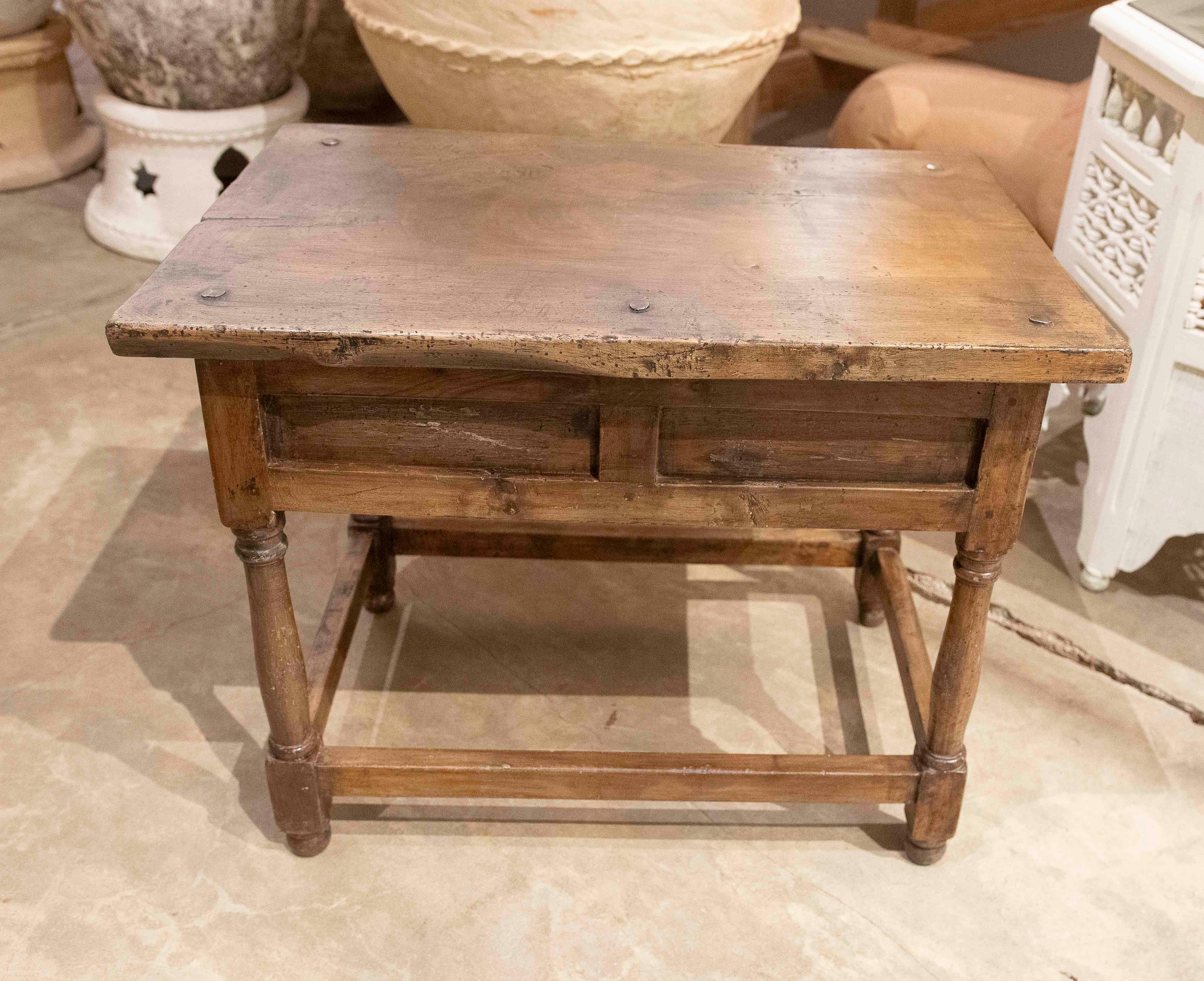 Table d'appoint espagnole du 17ème siècle avec original  Raccords en vente 6