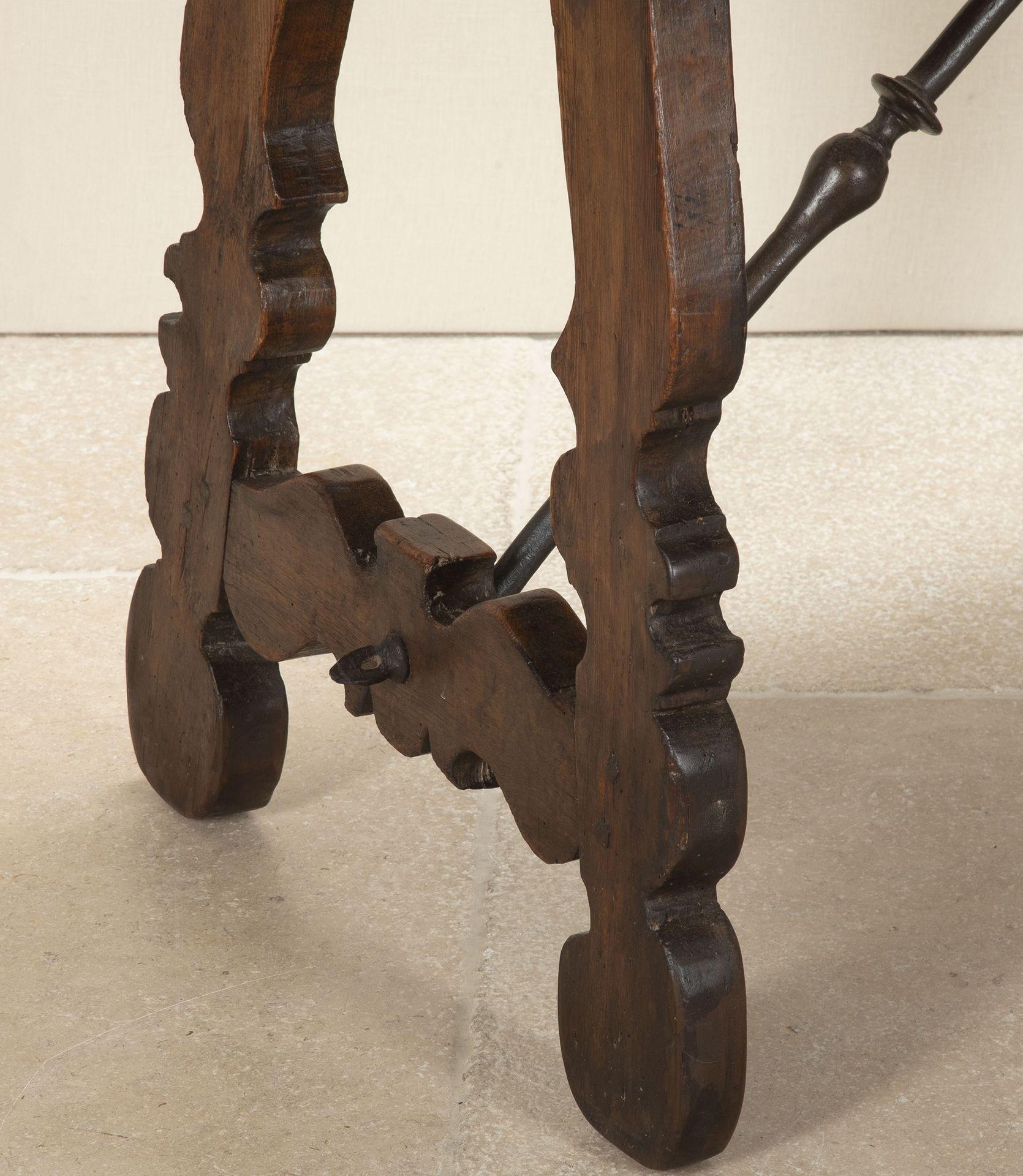 17th Century Spanish Walnut Table For Sale 7
