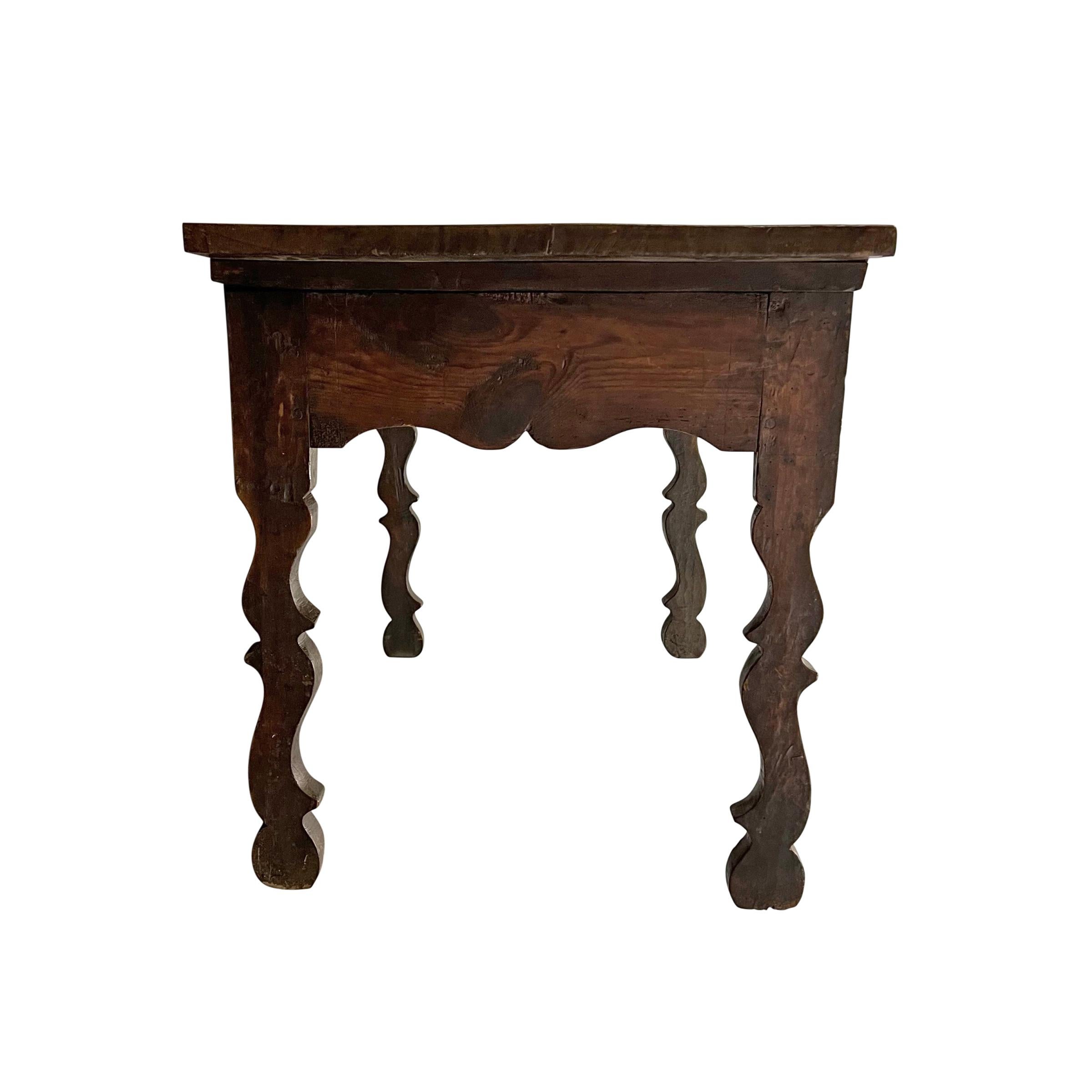 17th Century Spanish Walnut Table In Good Condition In Chicago, IL