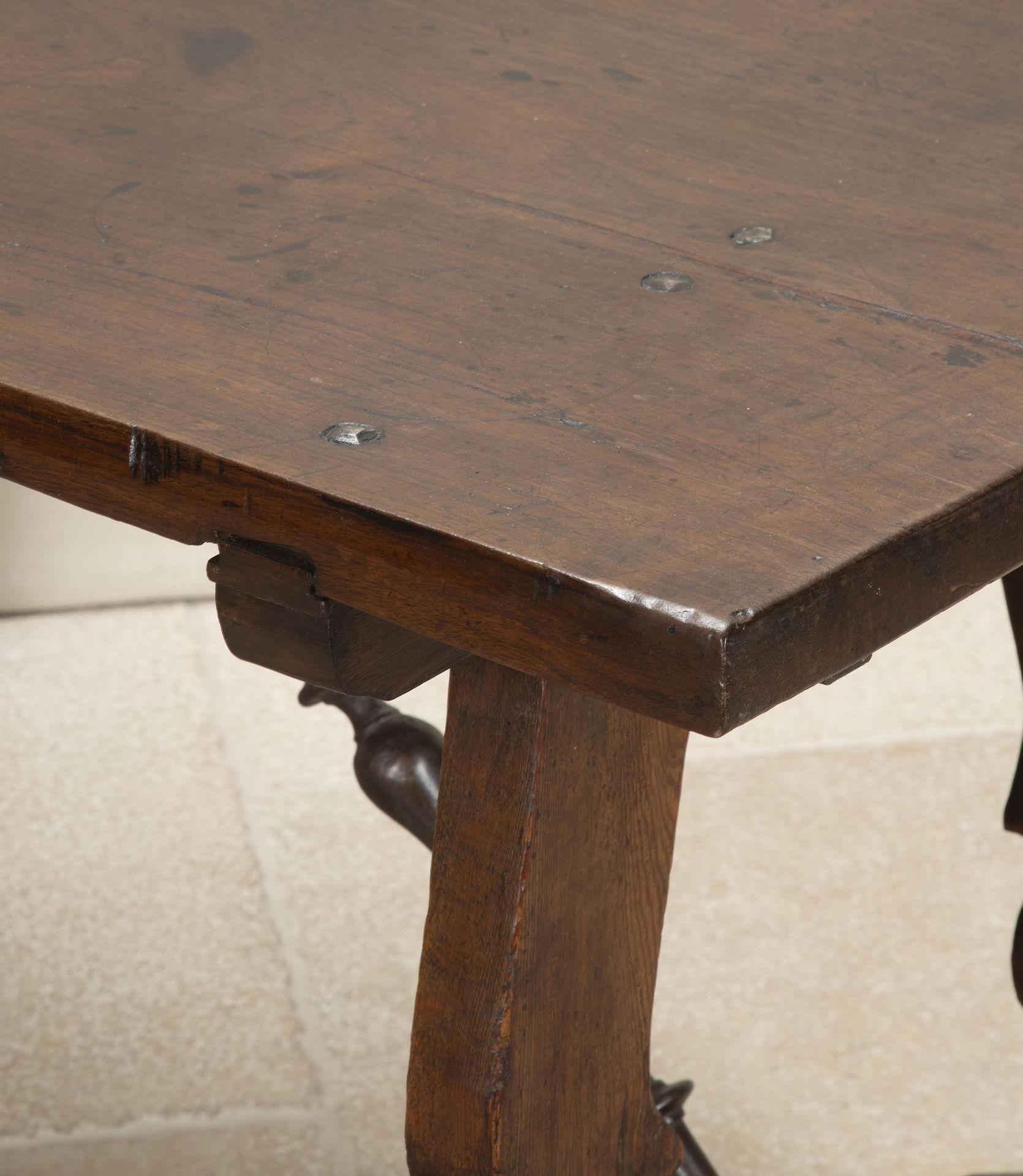 17th Century Spanish Walnut Table For Sale 1
