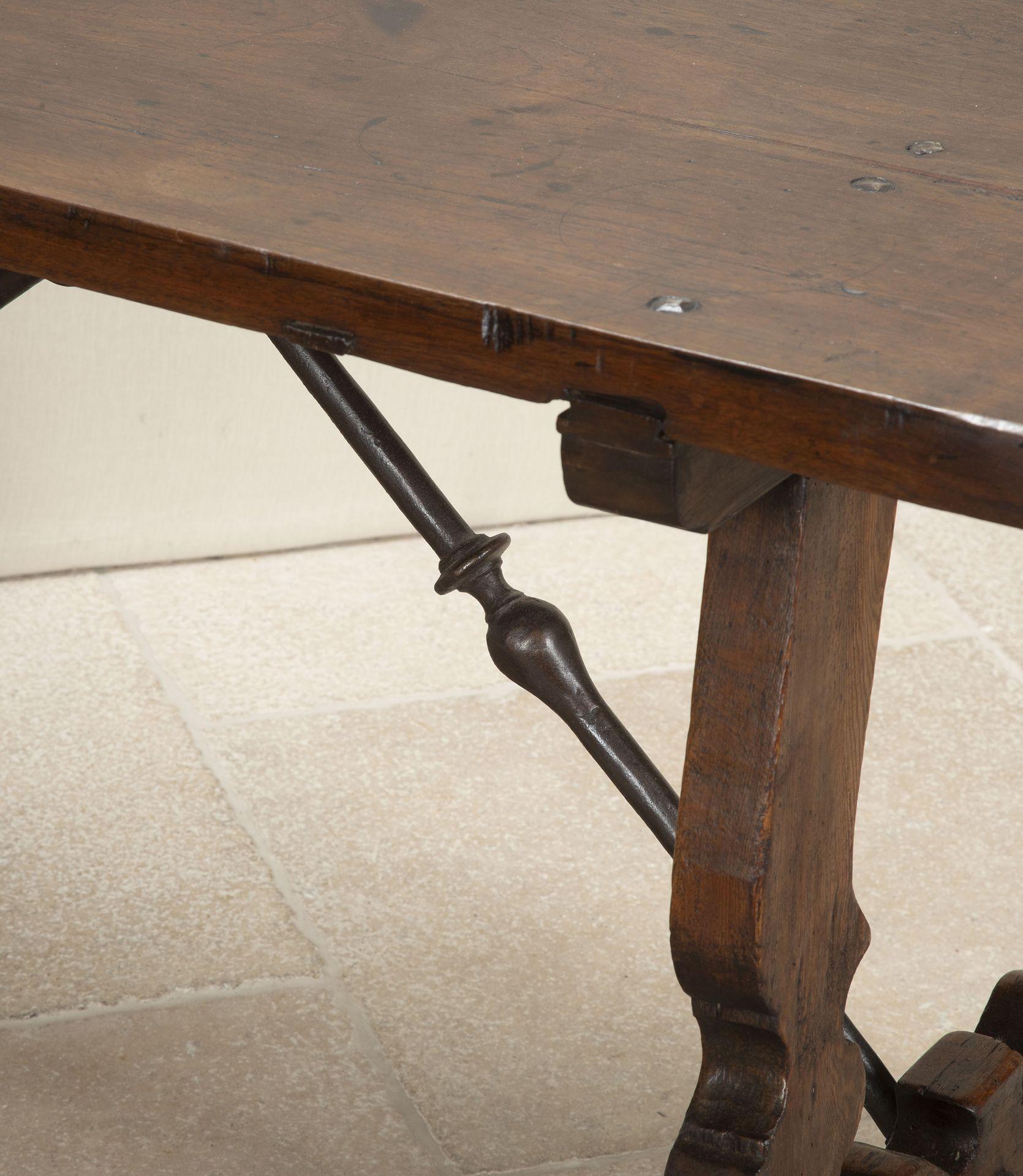 17th Century Spanish Walnut Table For Sale 2