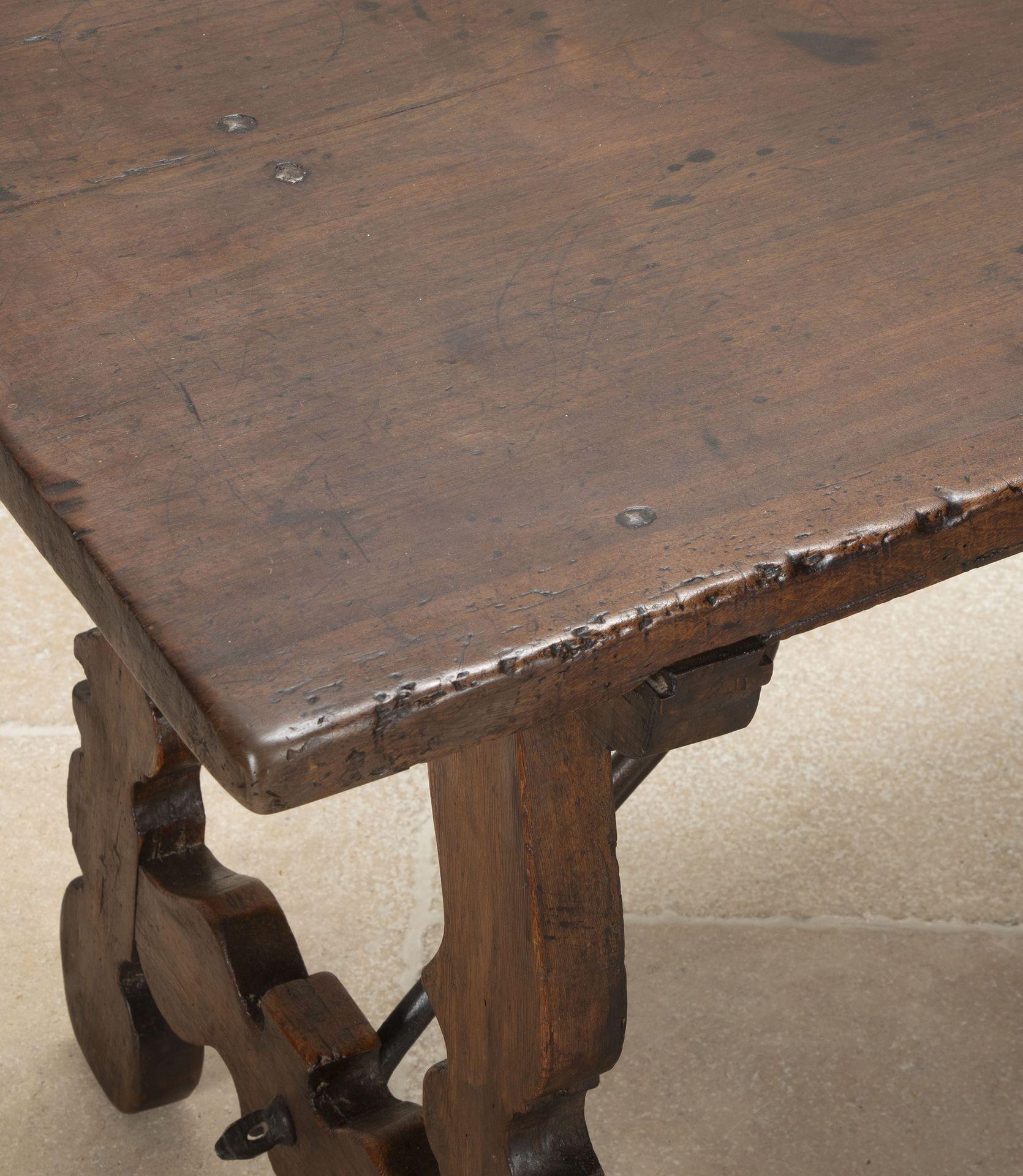 17th Century Spanish Walnut Table For Sale 4