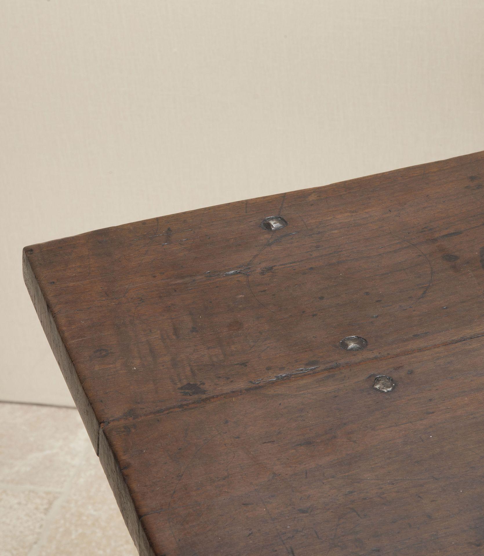 17th Century Spanish Walnut Table For Sale 5