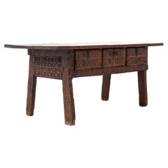 Mesa española de nogal del siglo XVII