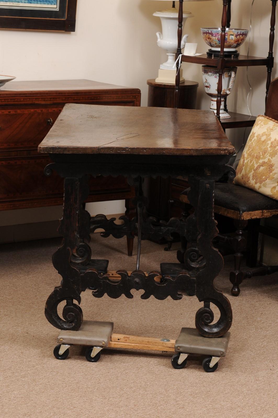 17th Century Spanish Walnut Table with Lyre Shaped Carved Legs For Sale 6