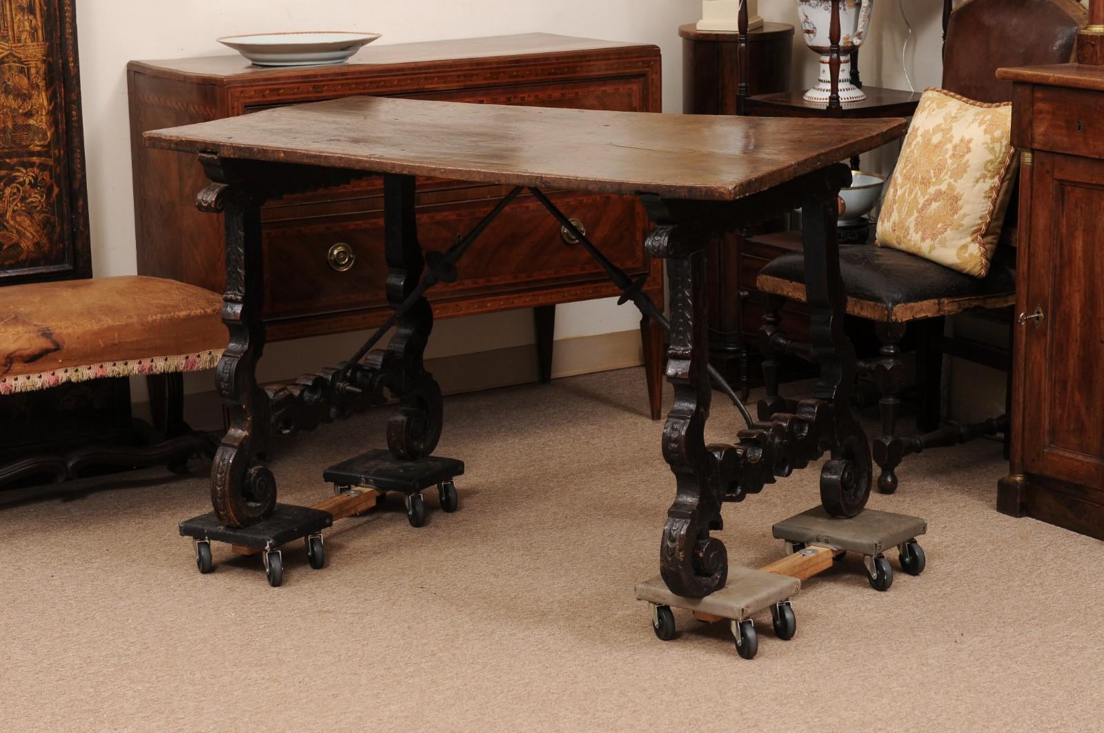 17th Century Spanish Walnut Table with Lyre Shaped Carved Legs For Sale 7