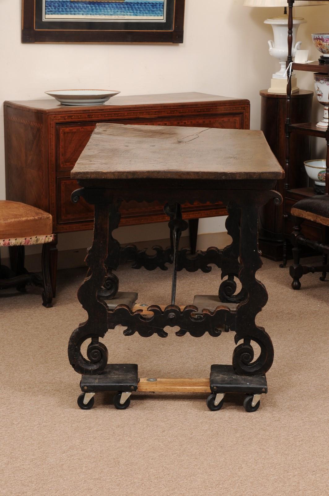 17th Century Spanish Walnut Table with Lyre Shaped Carved Legs For Sale 2
