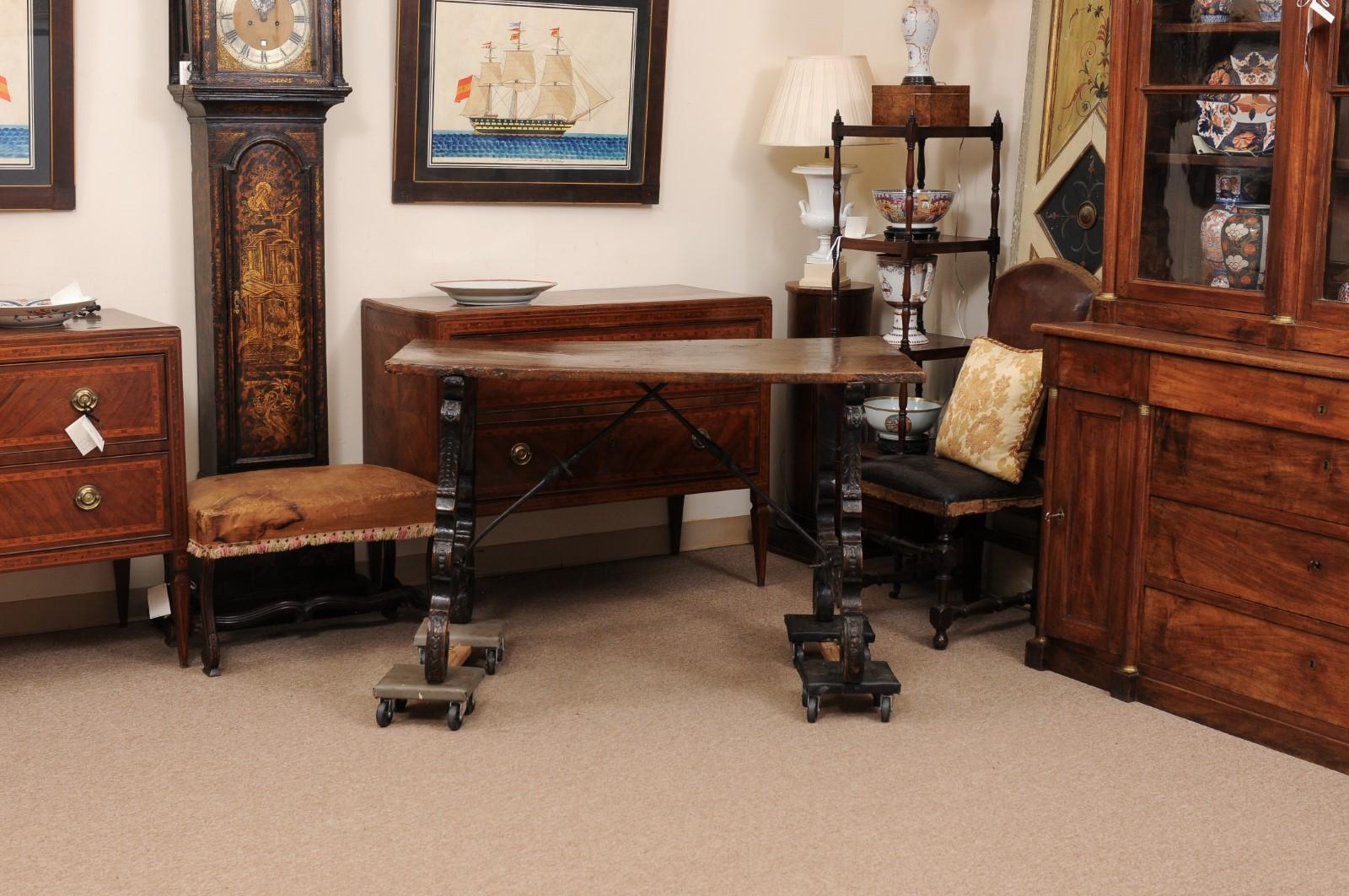 17th Century Spanish Walnut Table with Lyre Shaped Carved Legs For Sale 4