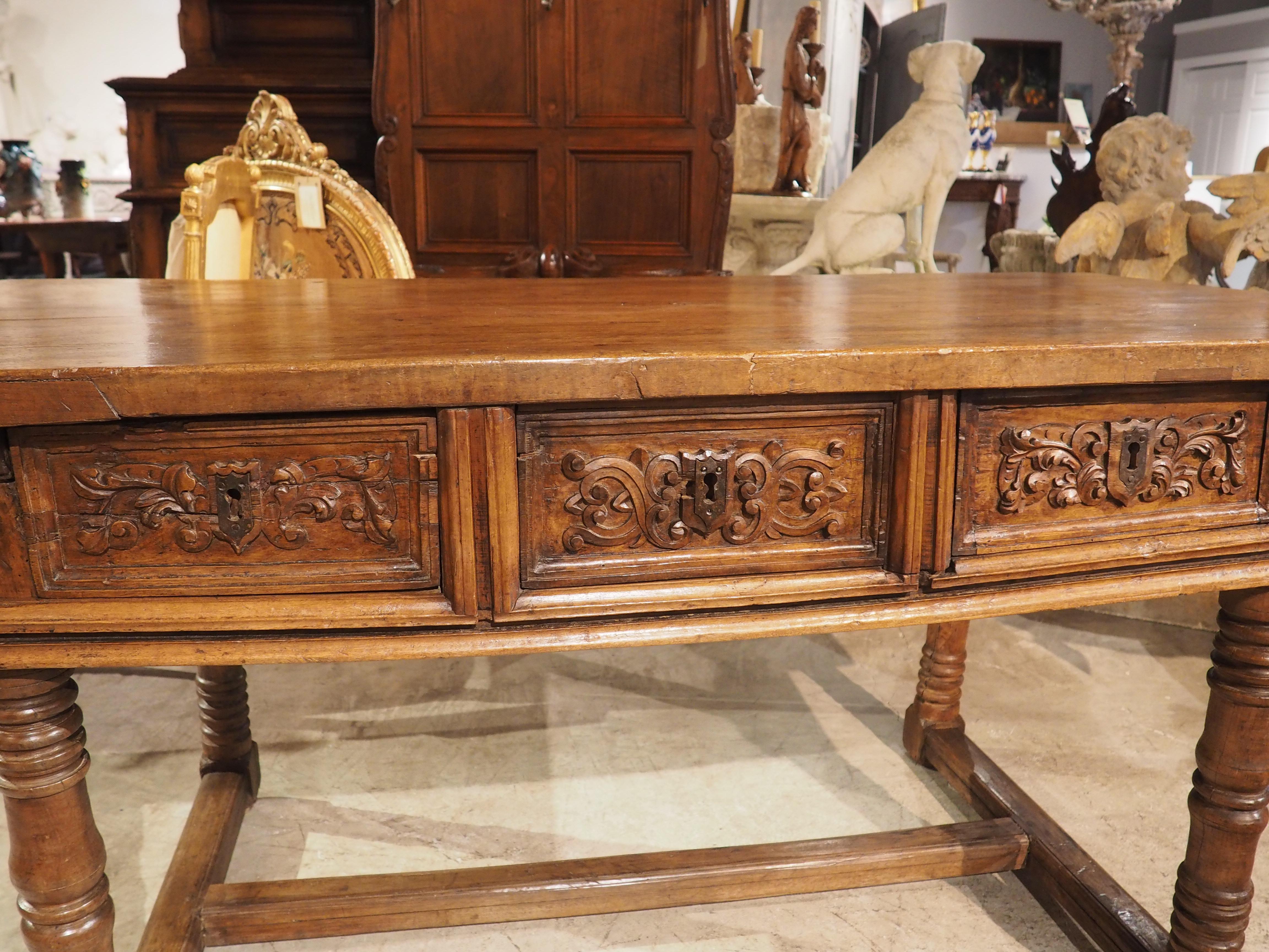 17th Century Spanish Walnut Wood Table with Single Plank Top For Sale 1