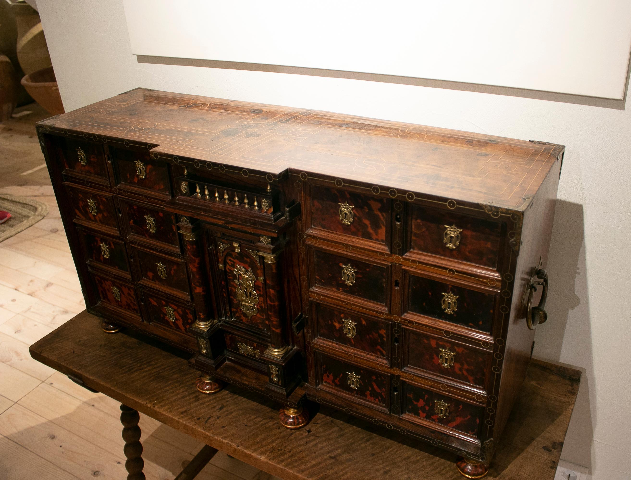 17. Jahrhundert Spanisch Holz & Schildkröte Shell Bargueño w / Taquillon Büro Schreibtisch (18. Jahrhundert und früher) im Angebot
