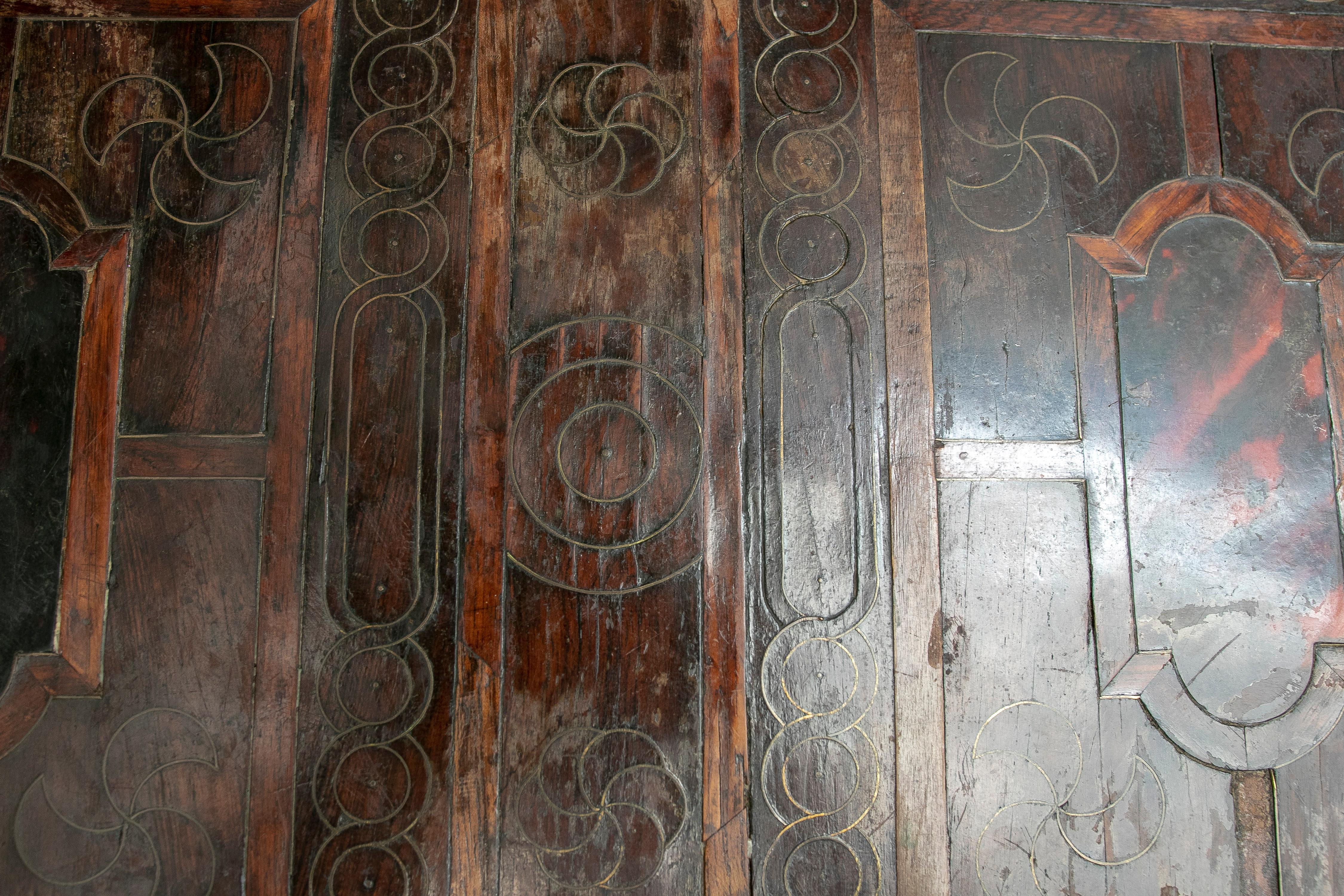 17th Century Spanish Wooden Table with Inlays 4