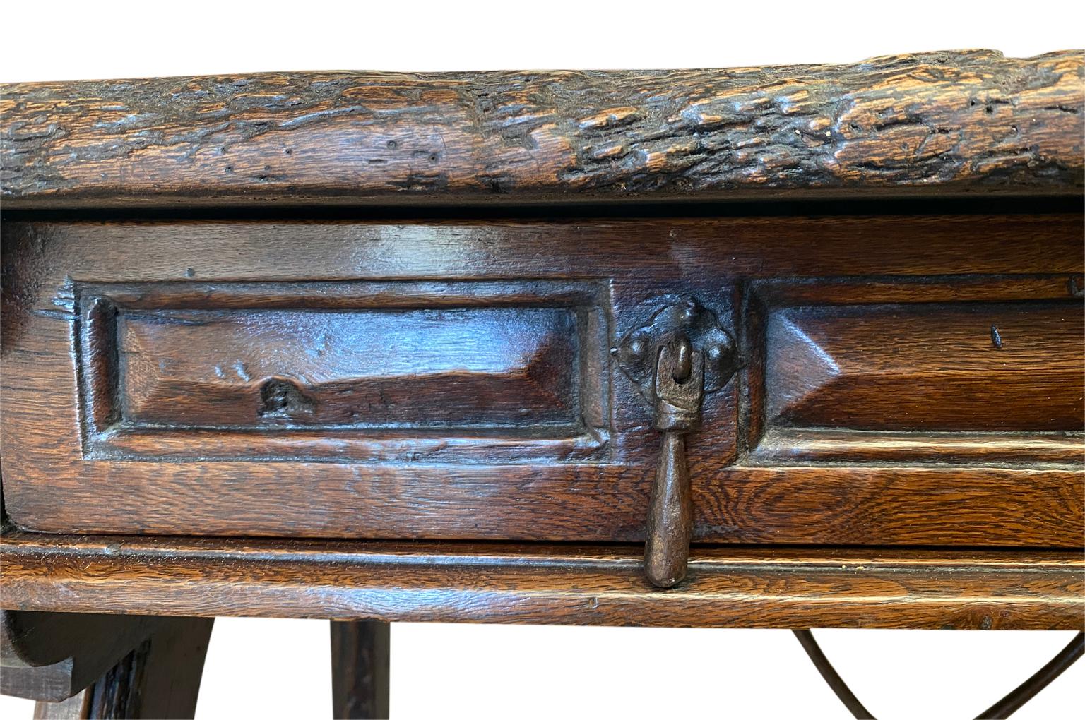 17th Century Spanish Writing Table - Desk For Sale 7
