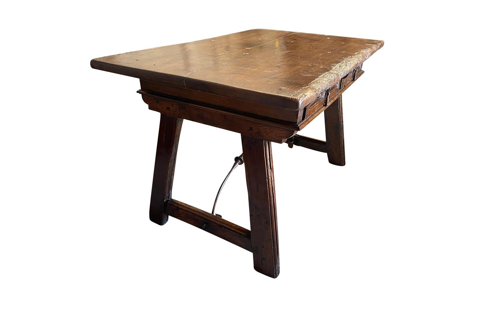 European 17th Century Spanish Writing Table - Desk For Sale