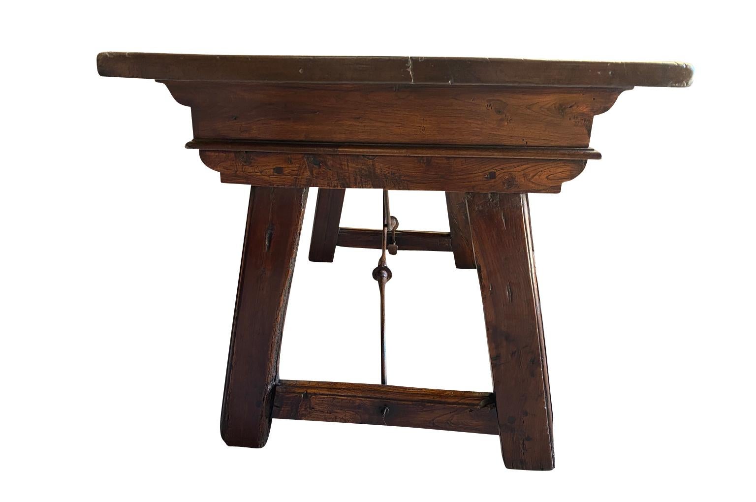 Chestnut 17th Century Spanish Writing Table - Desk For Sale