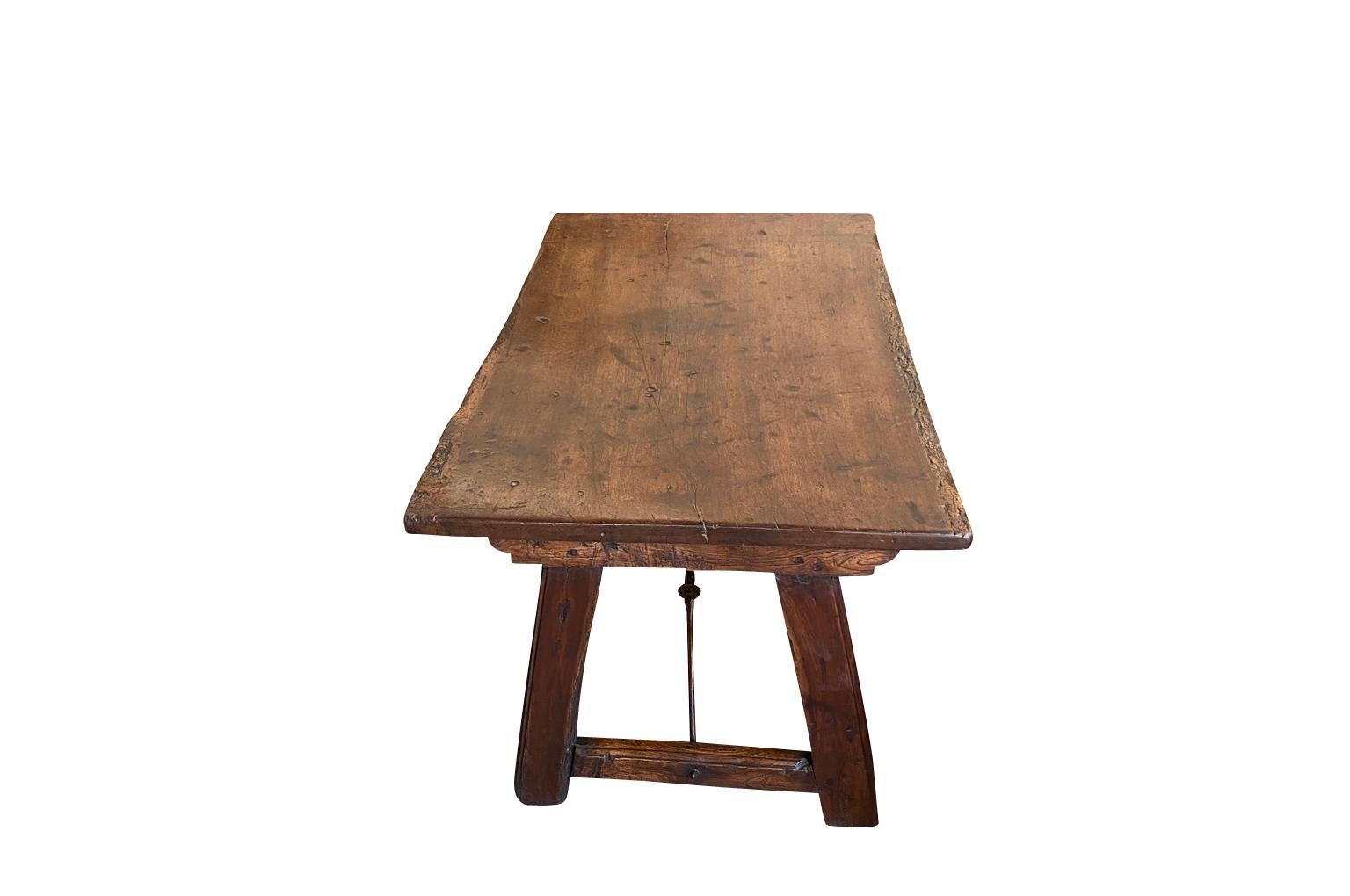 17th Century Spanish Writing Table - Desk For Sale 1