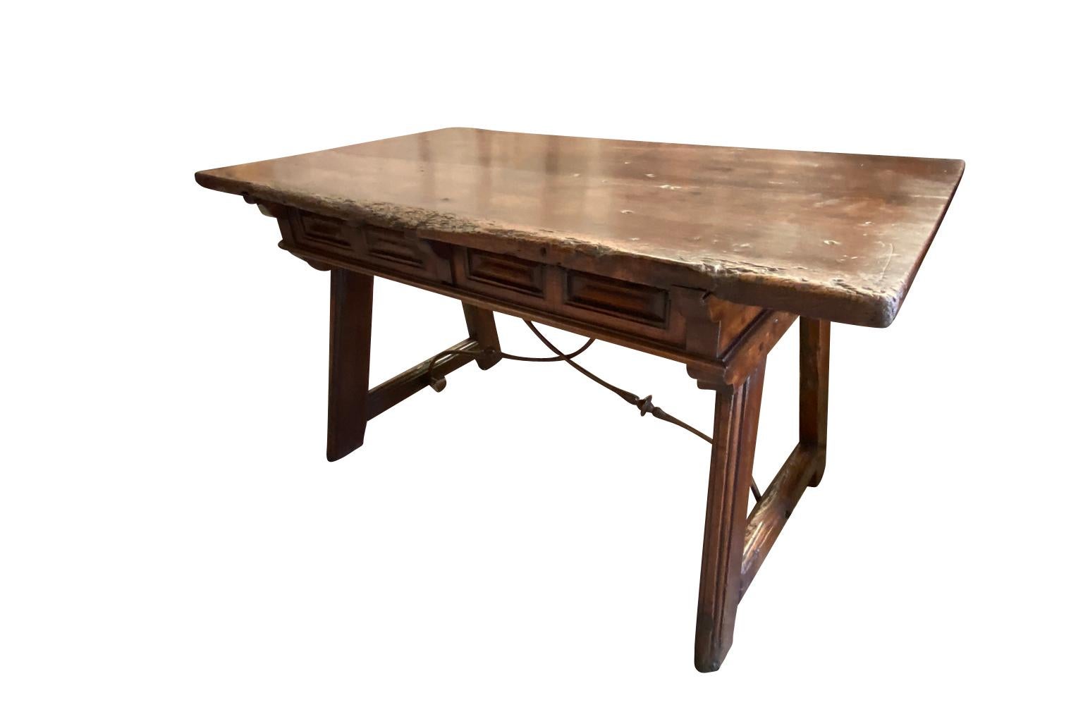 17th Century Spanish Writing Table - Desk For Sale 2