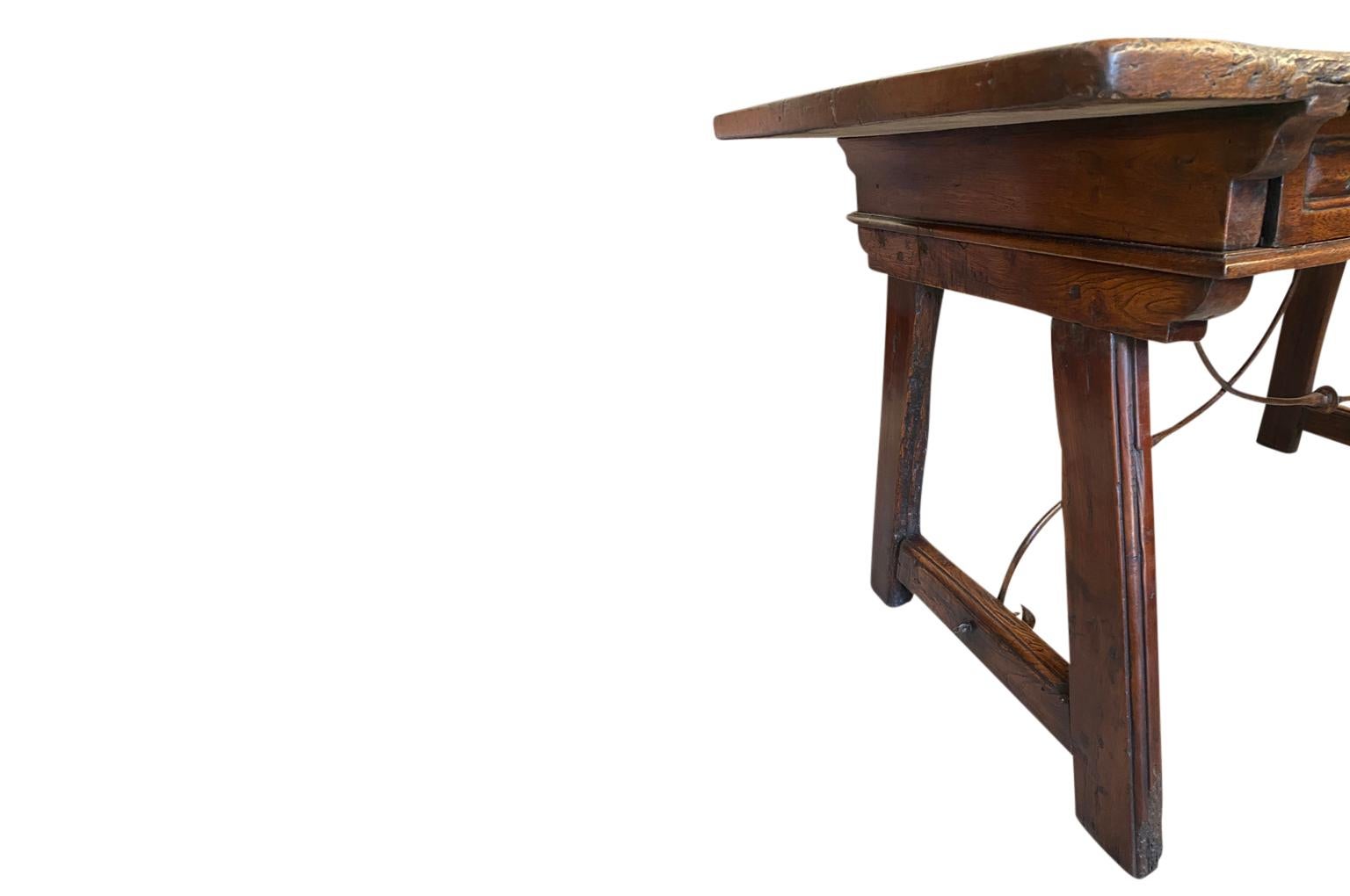 17th Century Spanish Writing Table - Desk For Sale 3