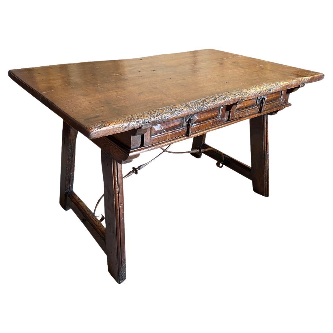 17th Century Spanish Writing Table - Desk For Sale