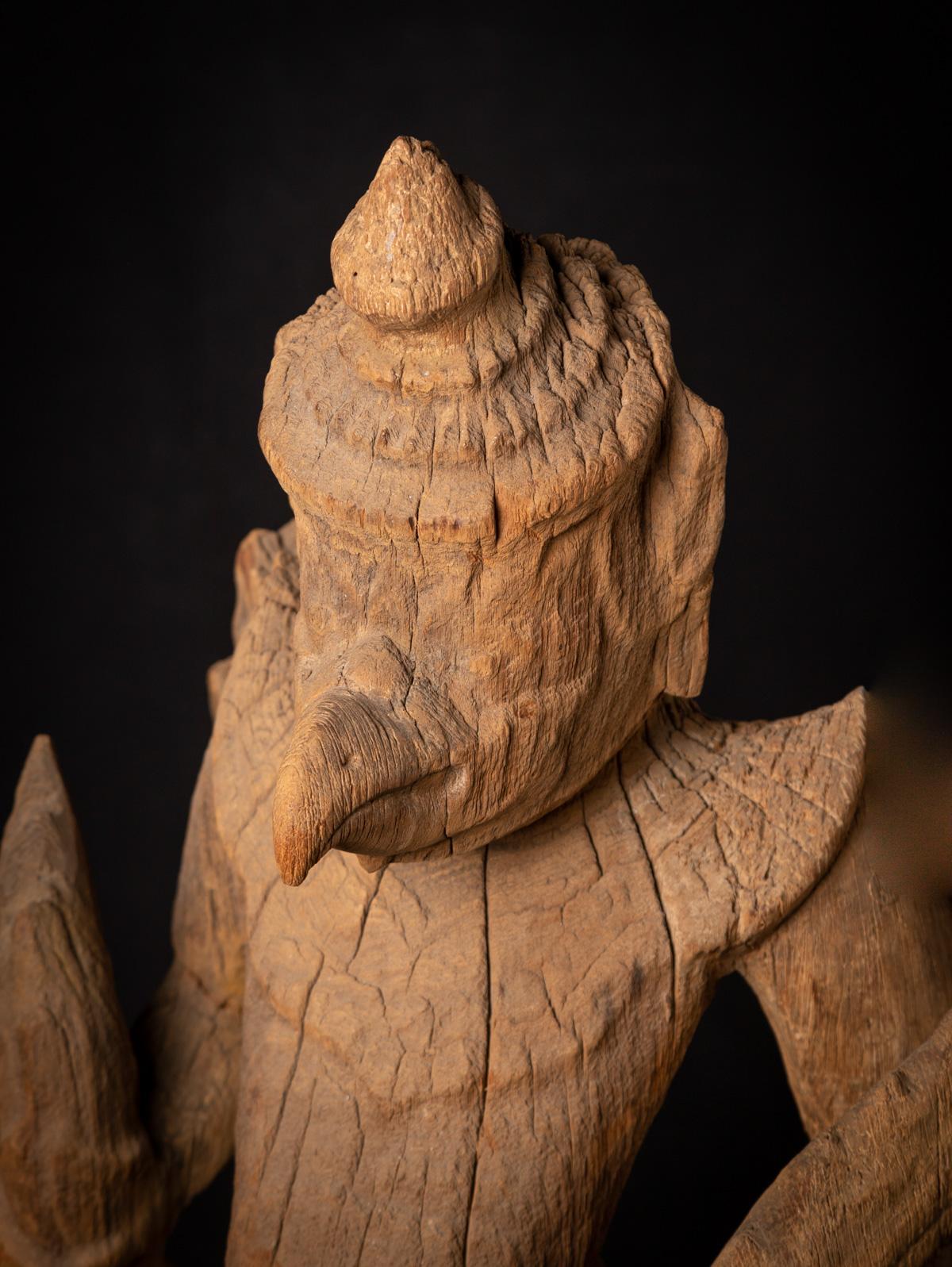 Grande et spéciale statue Garuda en bois ancien du 17e siècle de Birmanie en vente 9