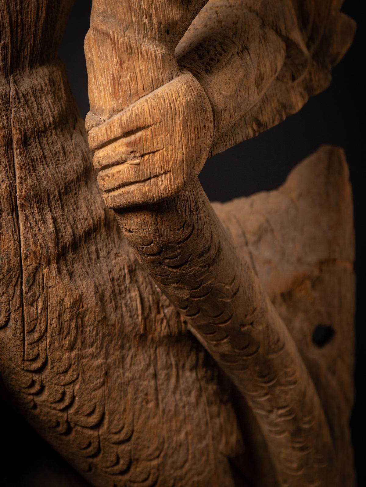 Grande et spéciale statue Garuda en bois ancien du 17e siècle de Birmanie en vente 13