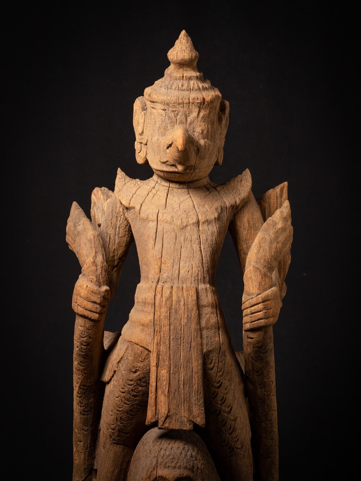 Grande et spéciale statue antique de Garuda en bois
Matériau : bois
100,5 cm de haut
38,2 cm de large et 34,7 cm de profondeur
17ème siècle
Poids : 23,65 kgs
Originaire de Birmanie
Nr : 3666-6