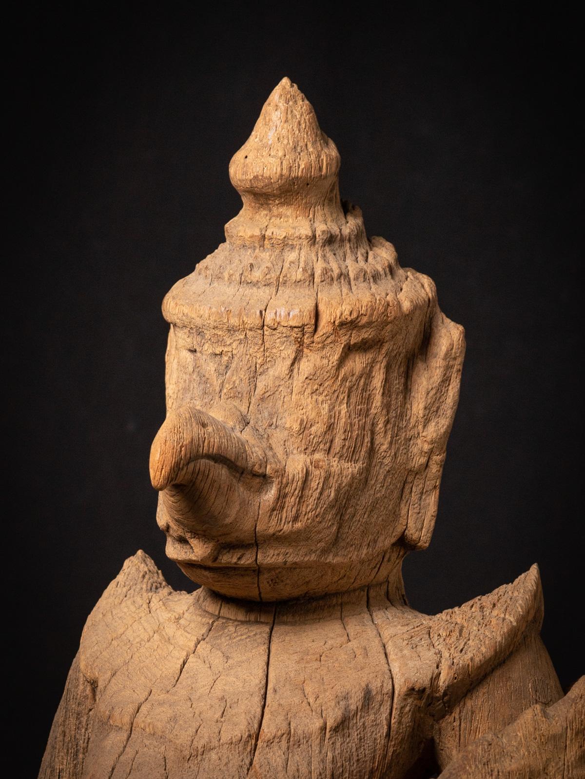 Grande et spéciale statue Garuda en bois ancien du 17e siècle de Birmanie en vente 1