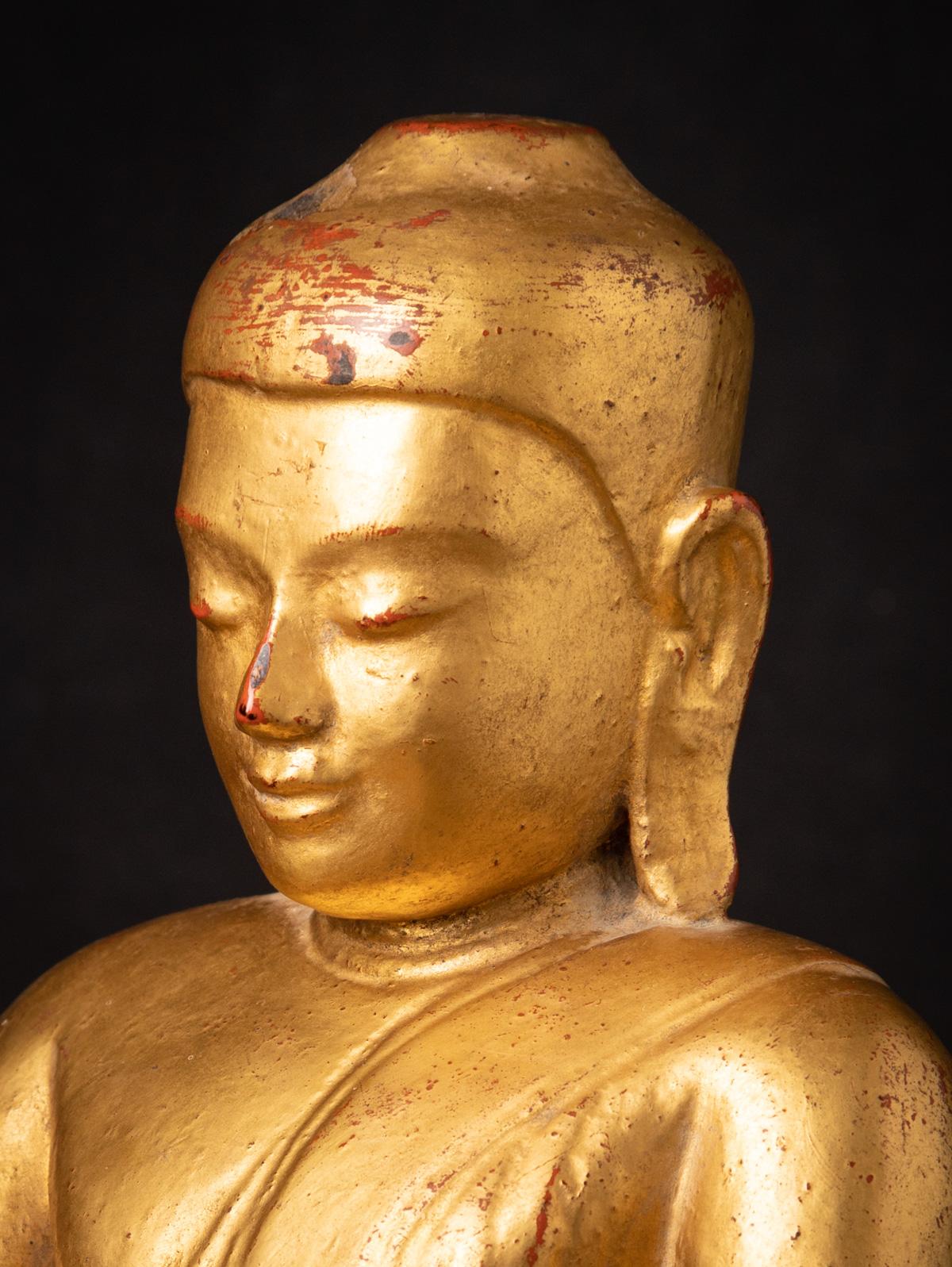 17th century special antique wooden Burmese Buddha statue in Bhumisparsha Mudra For Sale 6