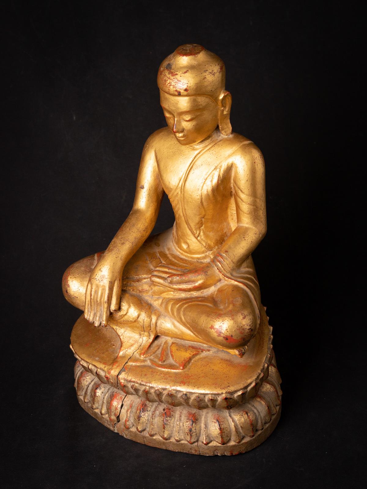 17th century special antique wooden Burmese Buddha statue in Bhumisparsha Mudra For Sale 7