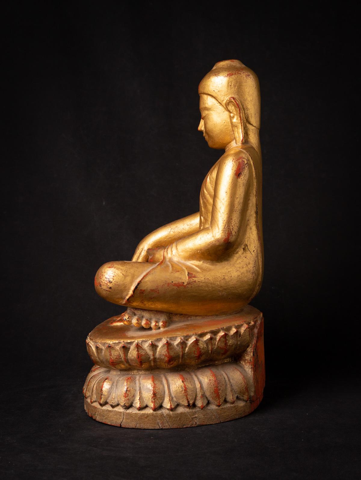 17th century special antique wooden Burmese Buddha statue in Bhumisparsha Mudra In Good Condition For Sale In DEVENTER, NL