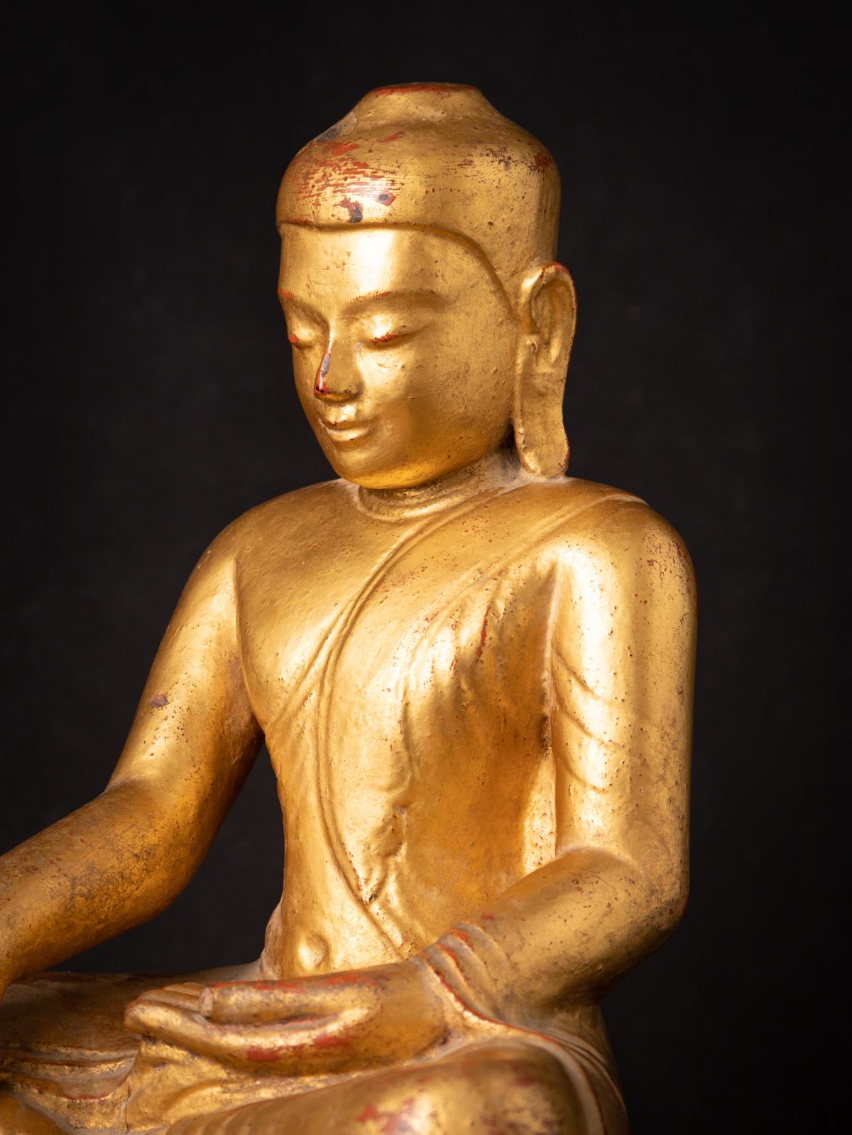 17th century special antique wooden Burmese Buddha statue in Bhumisparsha Mudra For Sale 3
