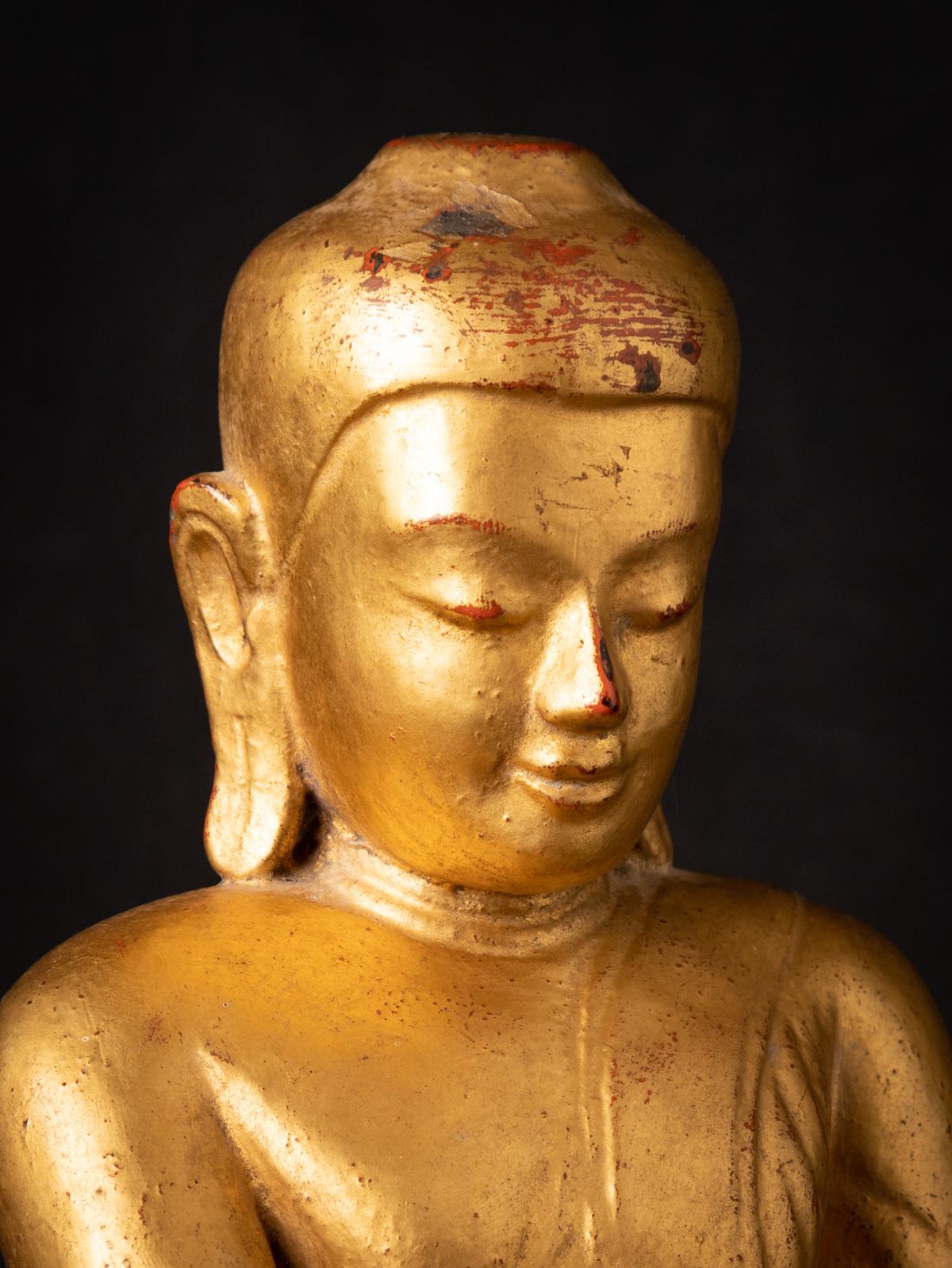 17th century special antique wooden Burmese Buddha statue in Bhumisparsha Mudra For Sale 4
