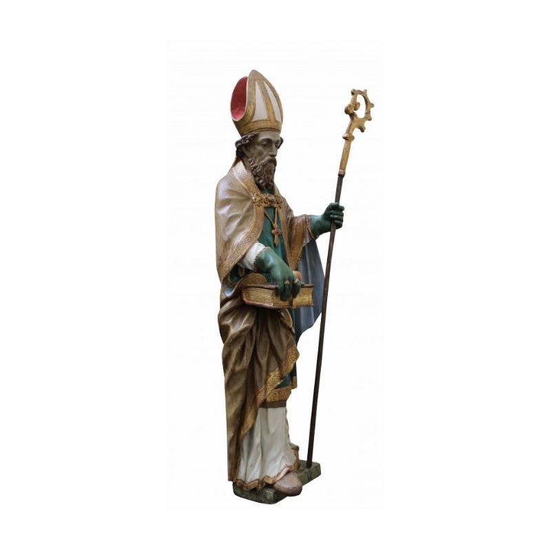 Saint-Nicolas du 17e siècle

Bois sculpté polychrome, h. 133 cm

Dans le passé, les statues en bois étaient fréquemment commandées à des artistes pour obtenir des résultats d'un naturalisme intense qui impliquaient émotionnellement les fidèles.