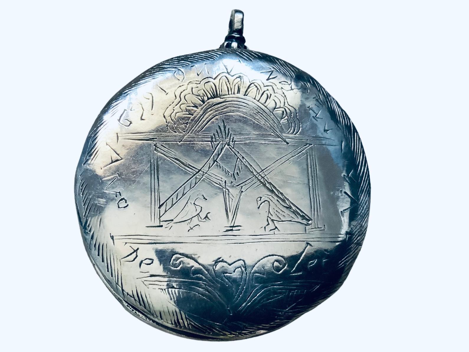 17th Century Sterling Silver Traveler Reliquary Case/Eucharist Bread Keepsake  For Sale 6