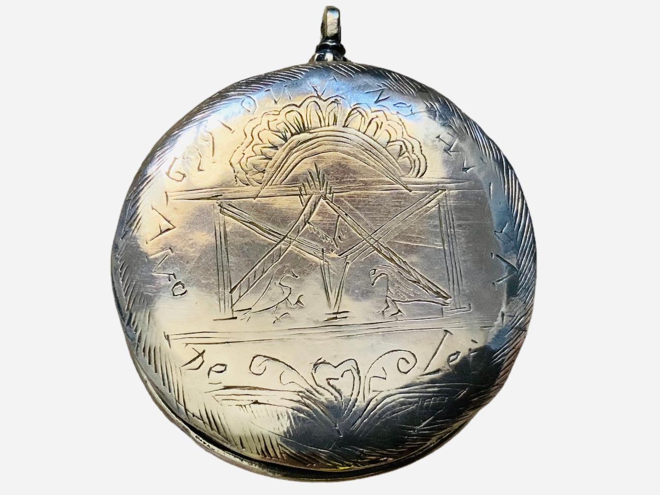 Porte-reliquaire de voyageur du 17e siècle en argent sterling/porte- pain euchariste Keepsake  en vente 8