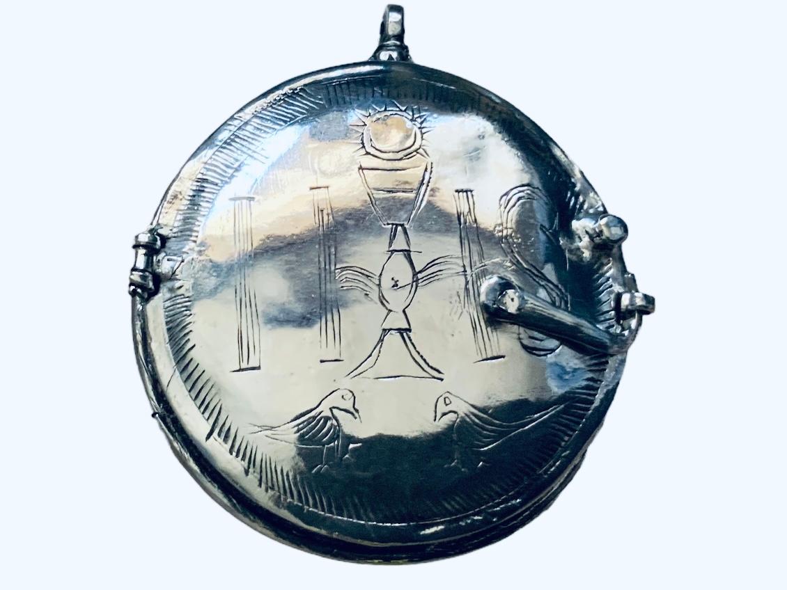 Gravé Porte-reliquaire de voyageur du 17e siècle en argent sterling/porte- pain euchariste Keepsake  en vente