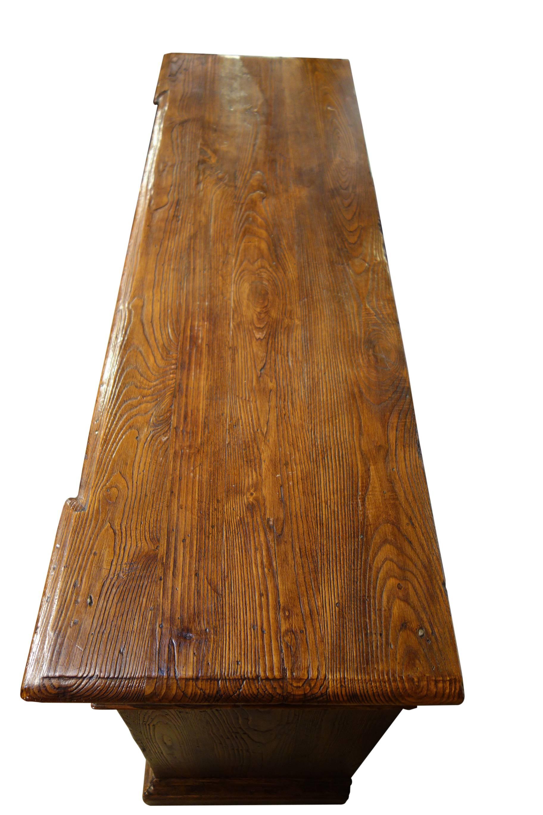 Stile XVII secolo AREZZO Credenza rustica in castagno antico Dimensioni e finiture su ordinazione in vendita 1