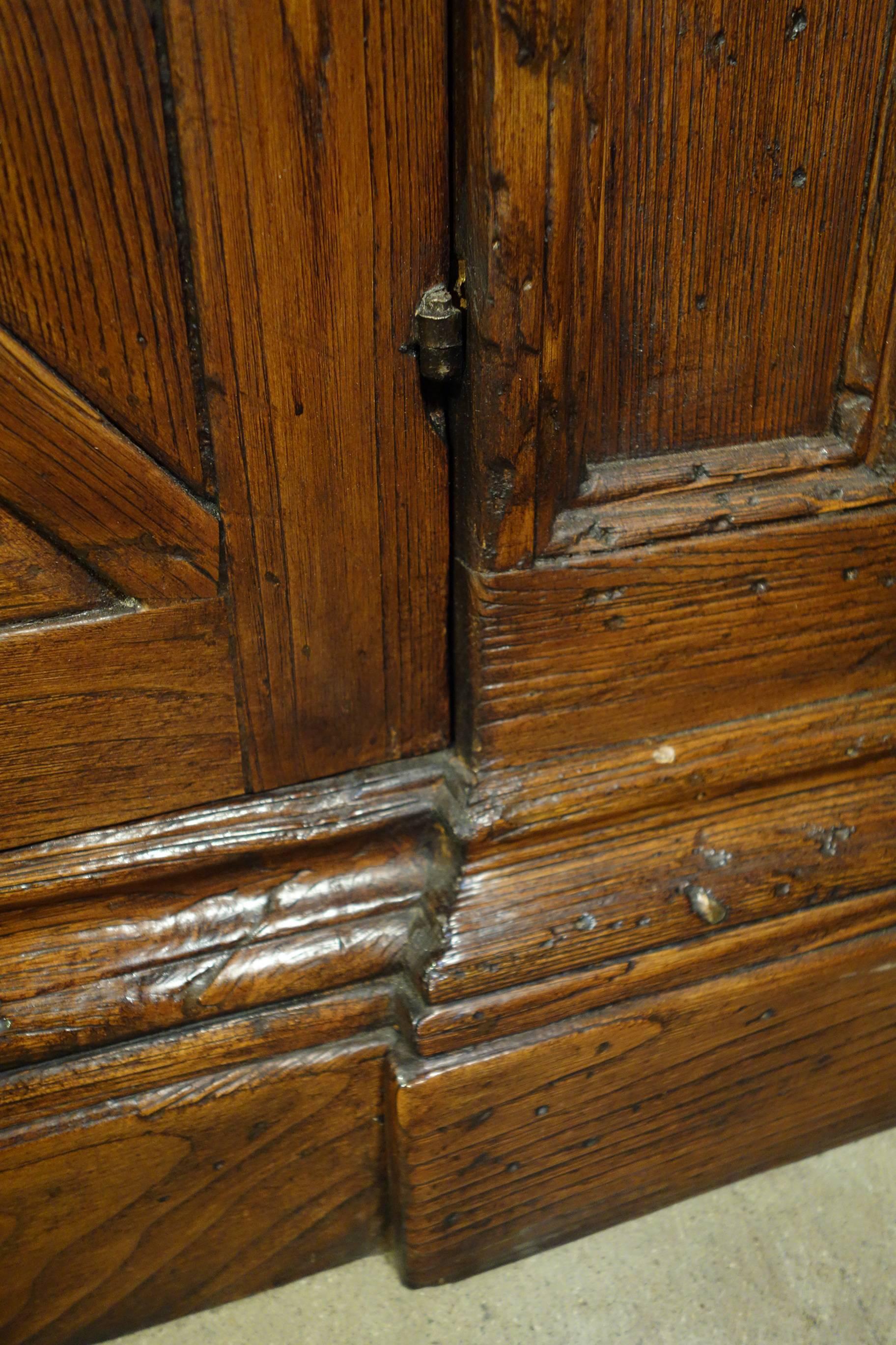 Stile XVII secolo AREZZO Credenza rustica in castagno antico Dimensioni e finiture su ordinazione in vendita 6