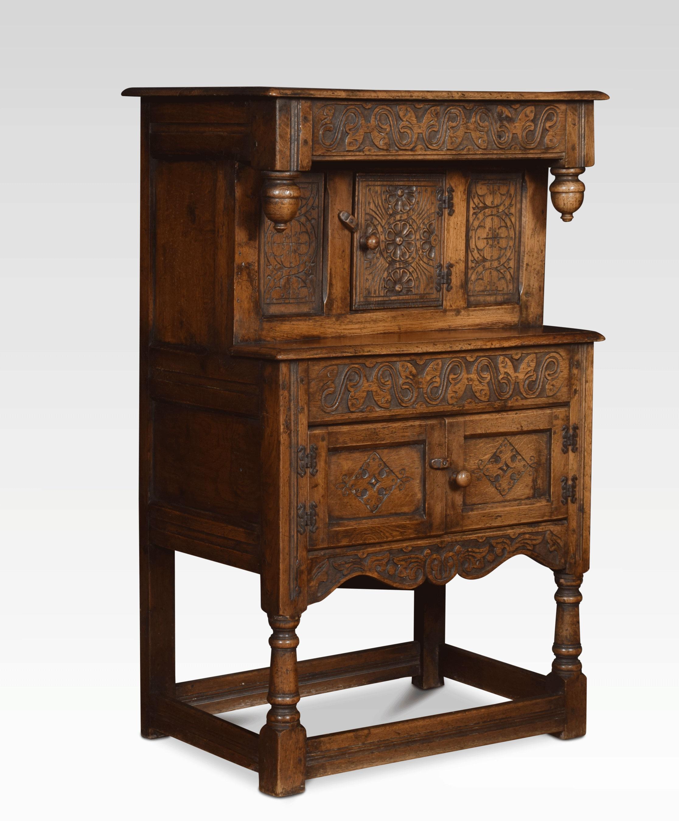 17th Century Style Dwarf Oak Court Cupboard In Good Condition In Cheshire, GB