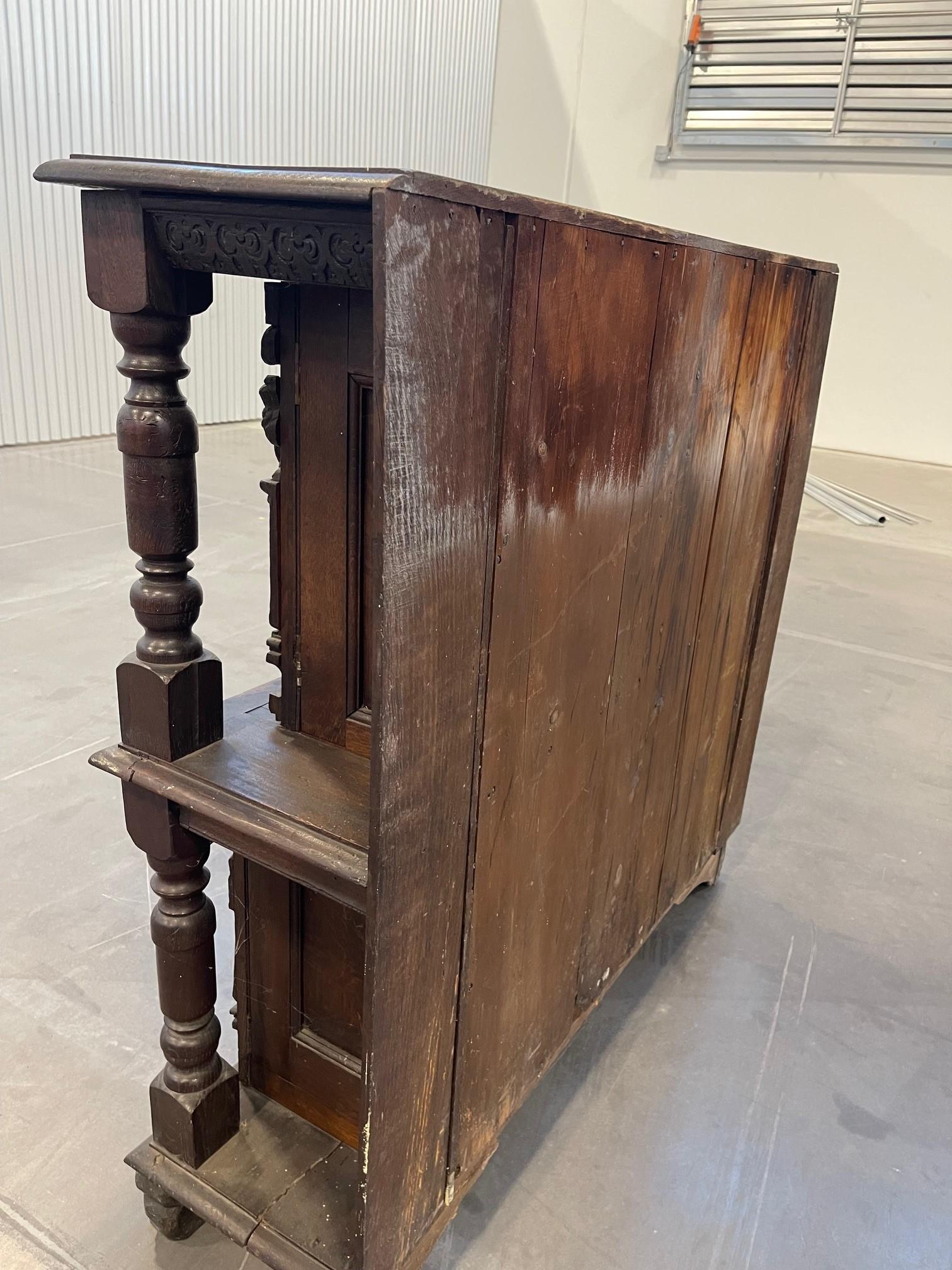 Credenza di corte fiamminga del XVII secolo in vendita 2